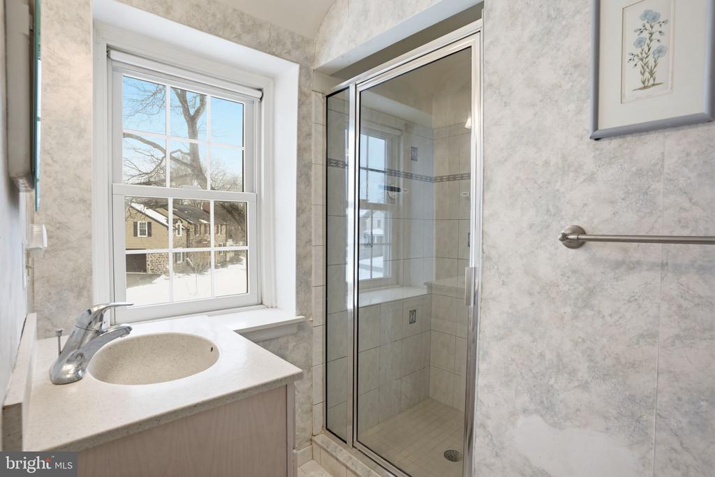 216 HEATHERWOOD ROAD