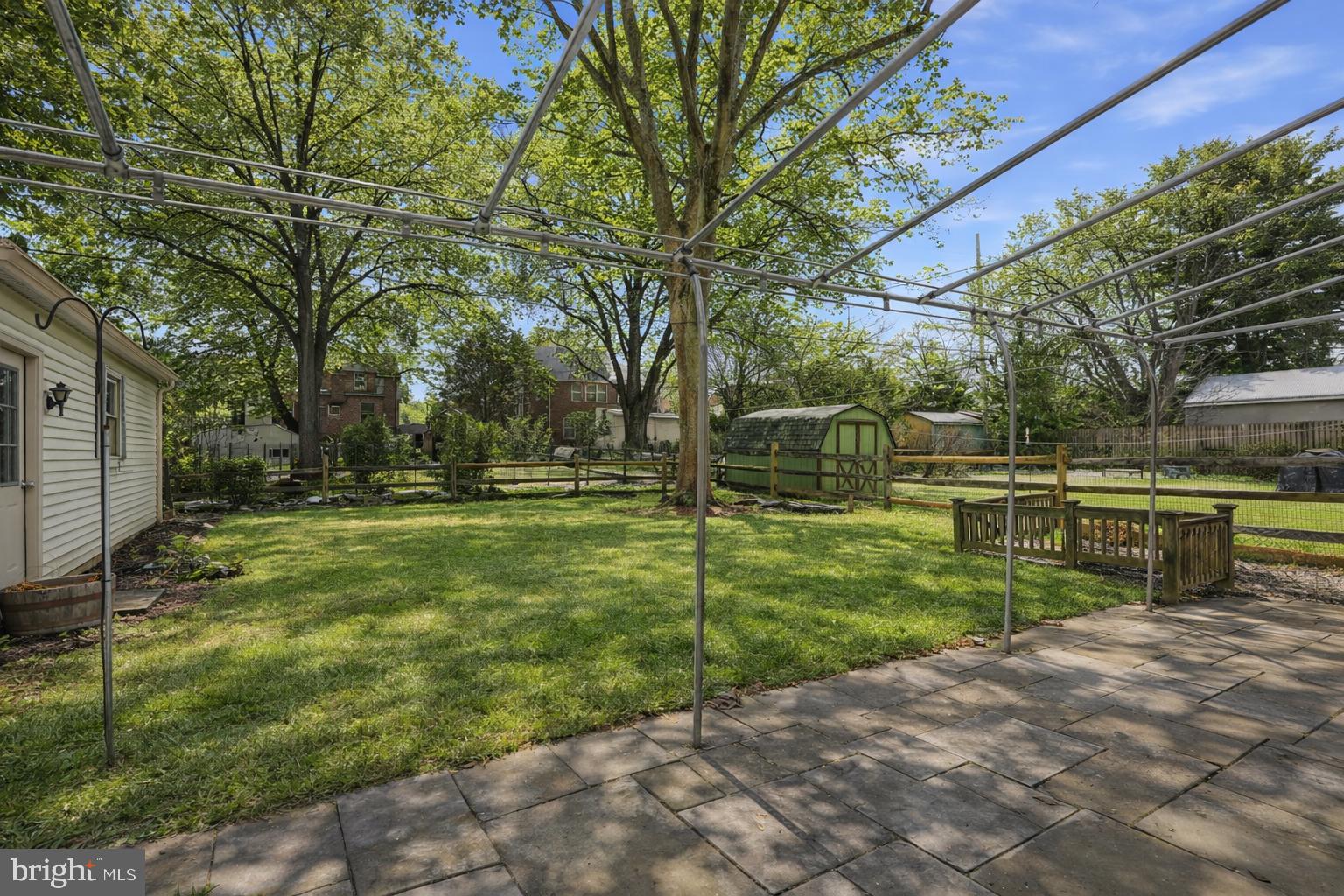 216 HEATHERWOOD ROAD