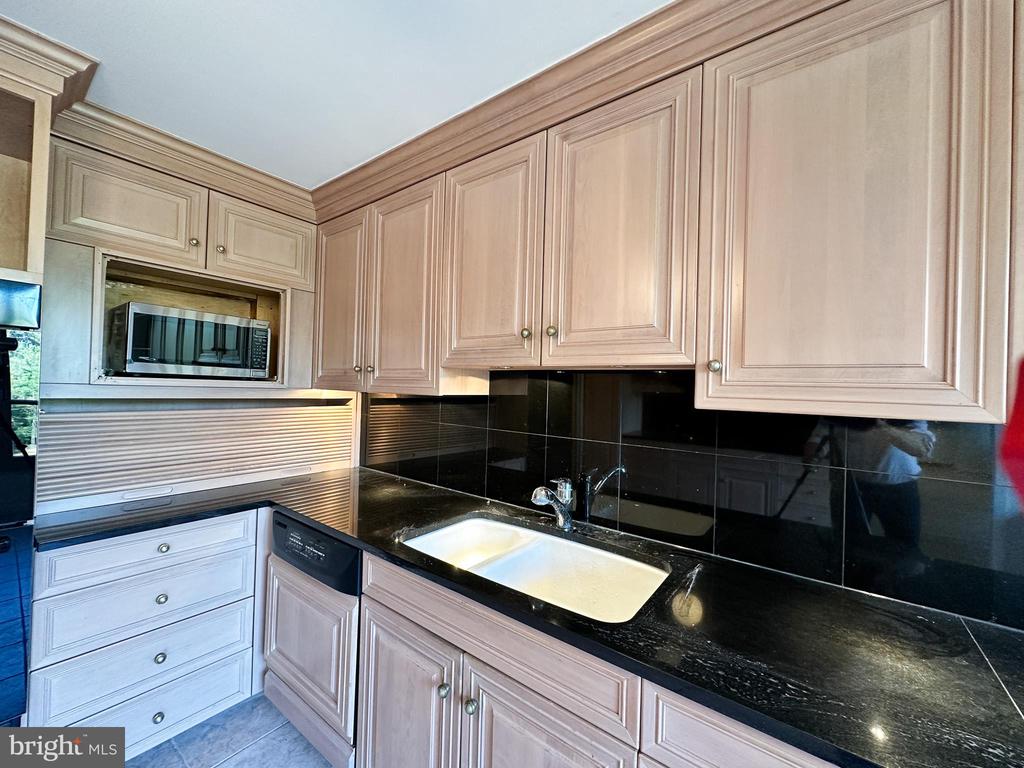 1001 CITY AVENUE W-405