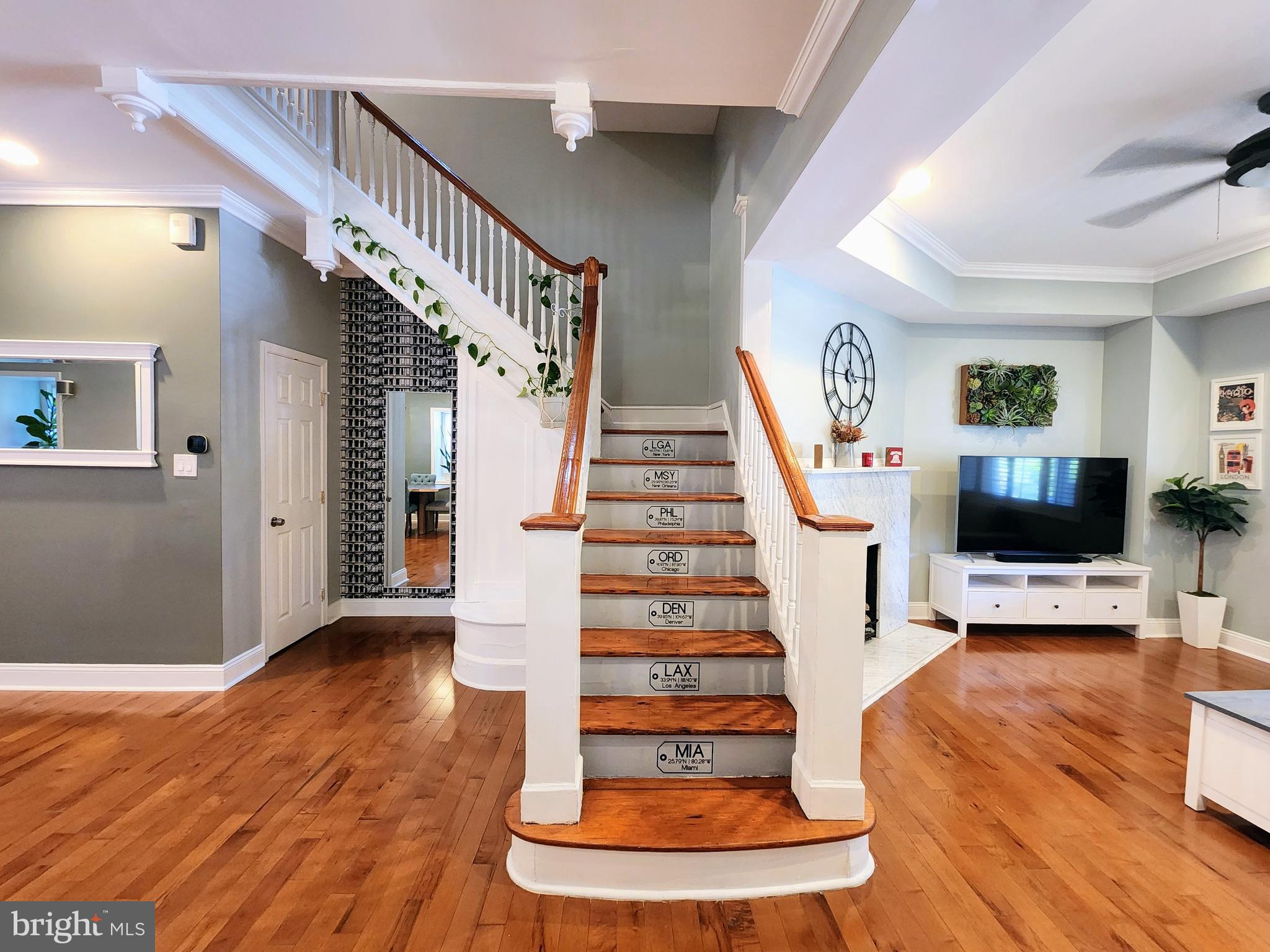 41 W Upsal STREET
