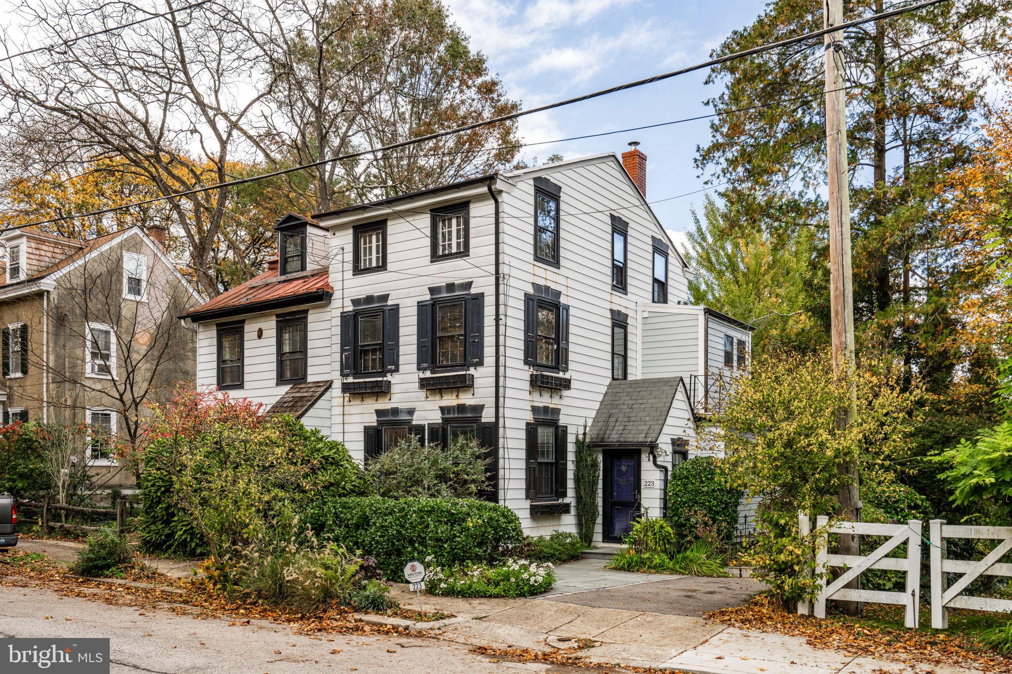 223 Rex AVENUE