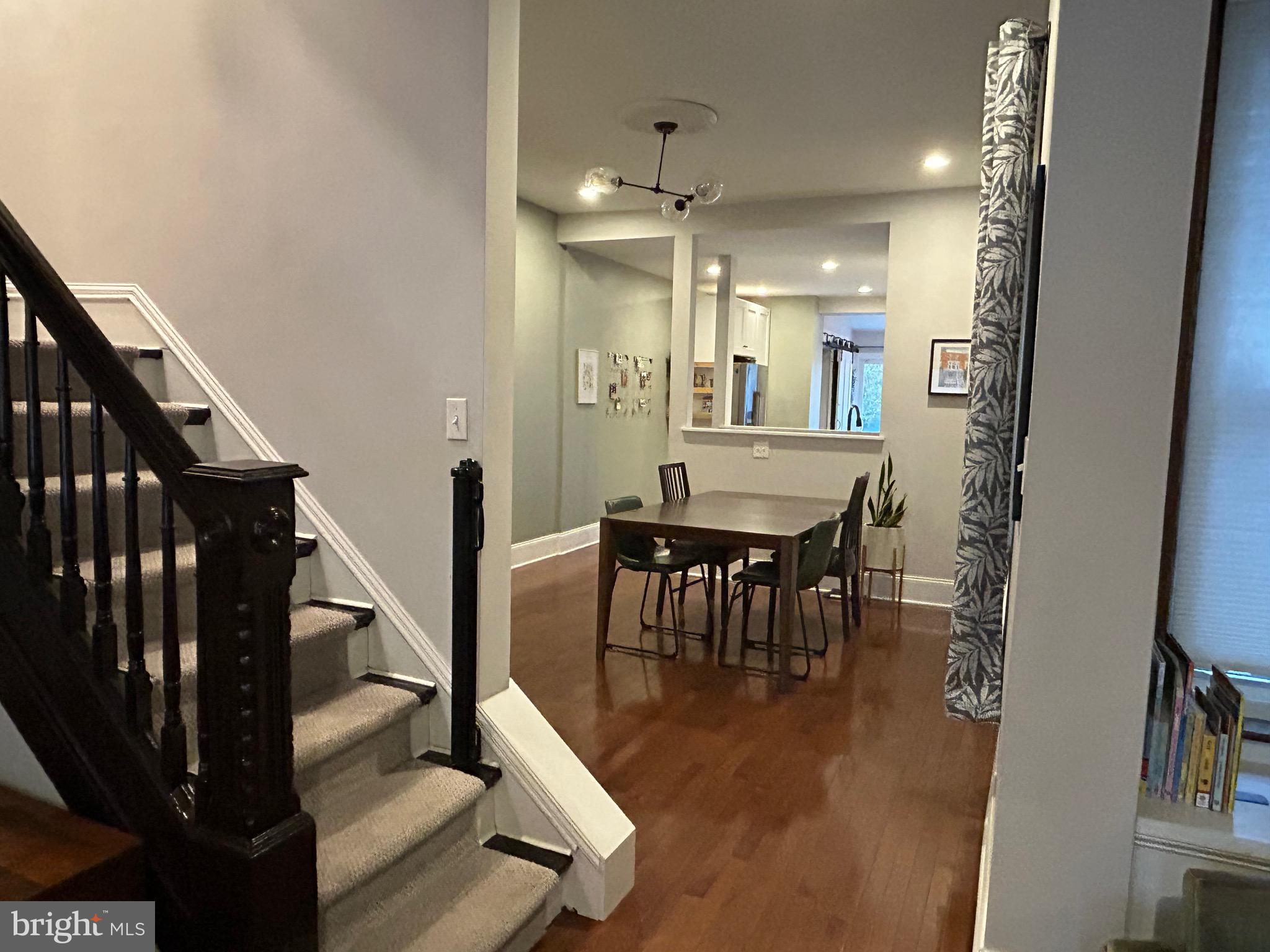 263 Rochelle Ave