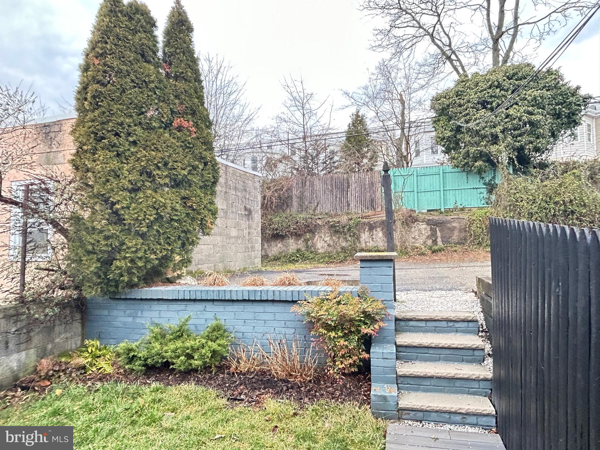 263 Rochelle Ave