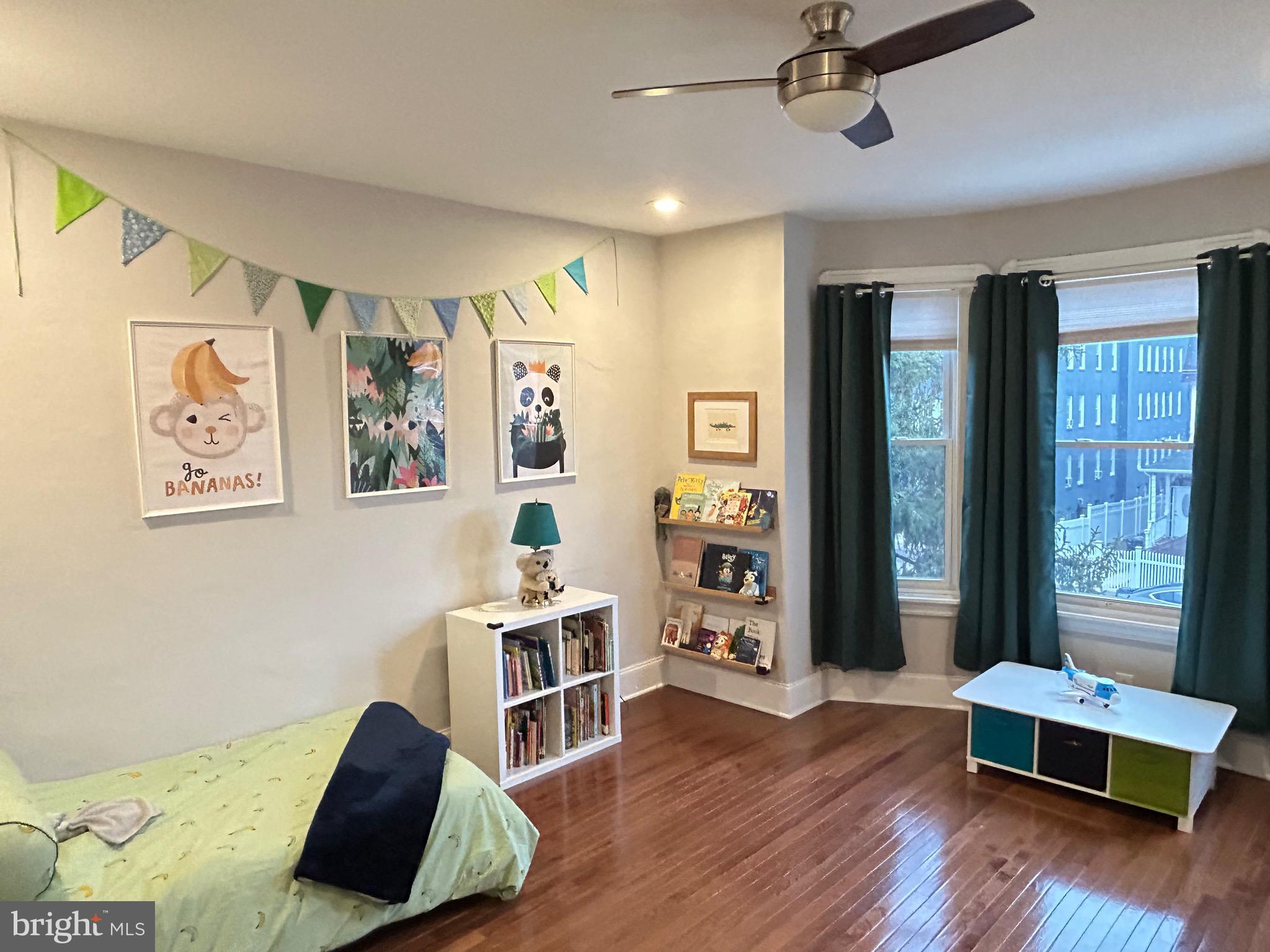 263 Rochelle Ave