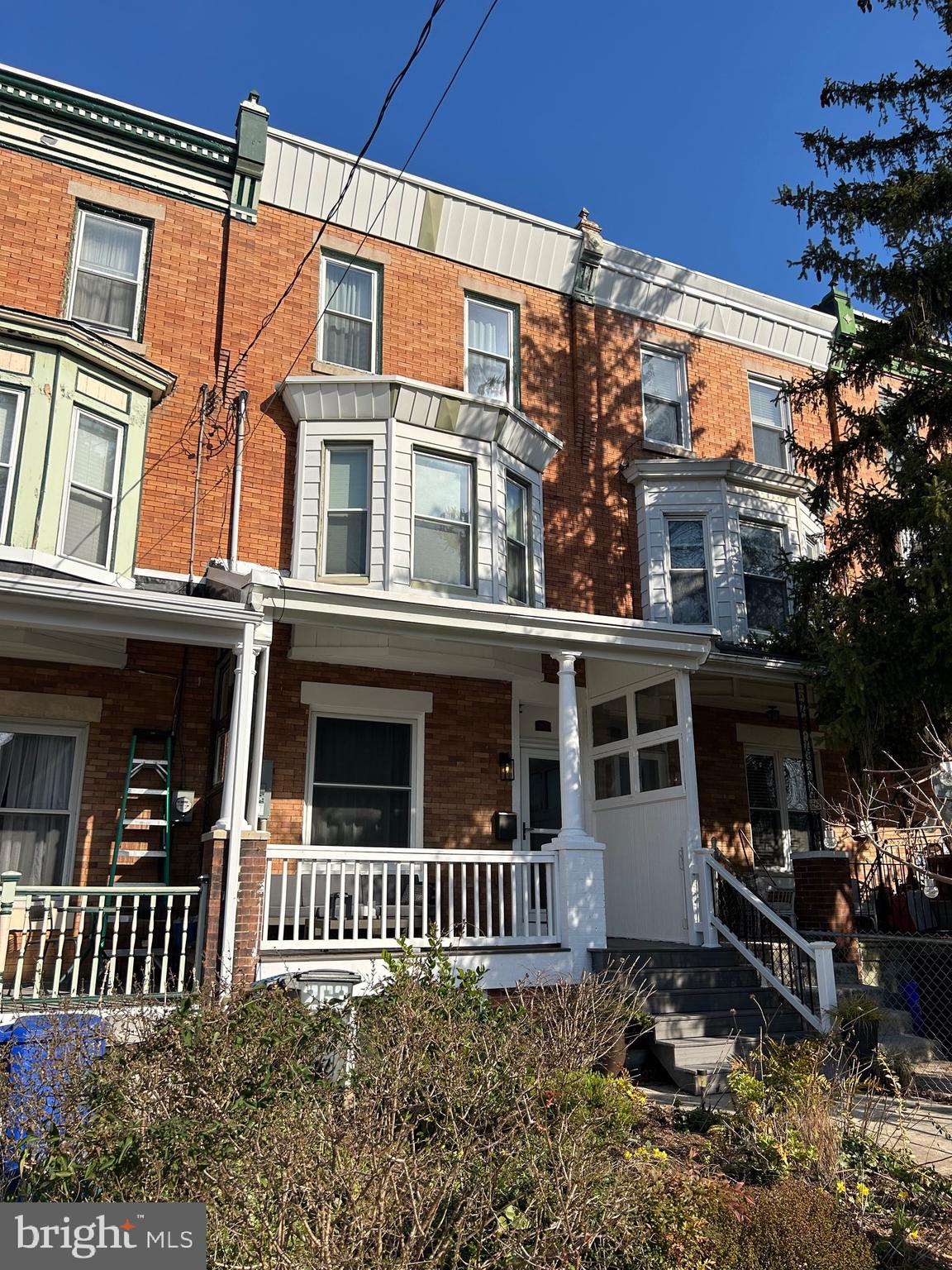 263 Rochelle Ave