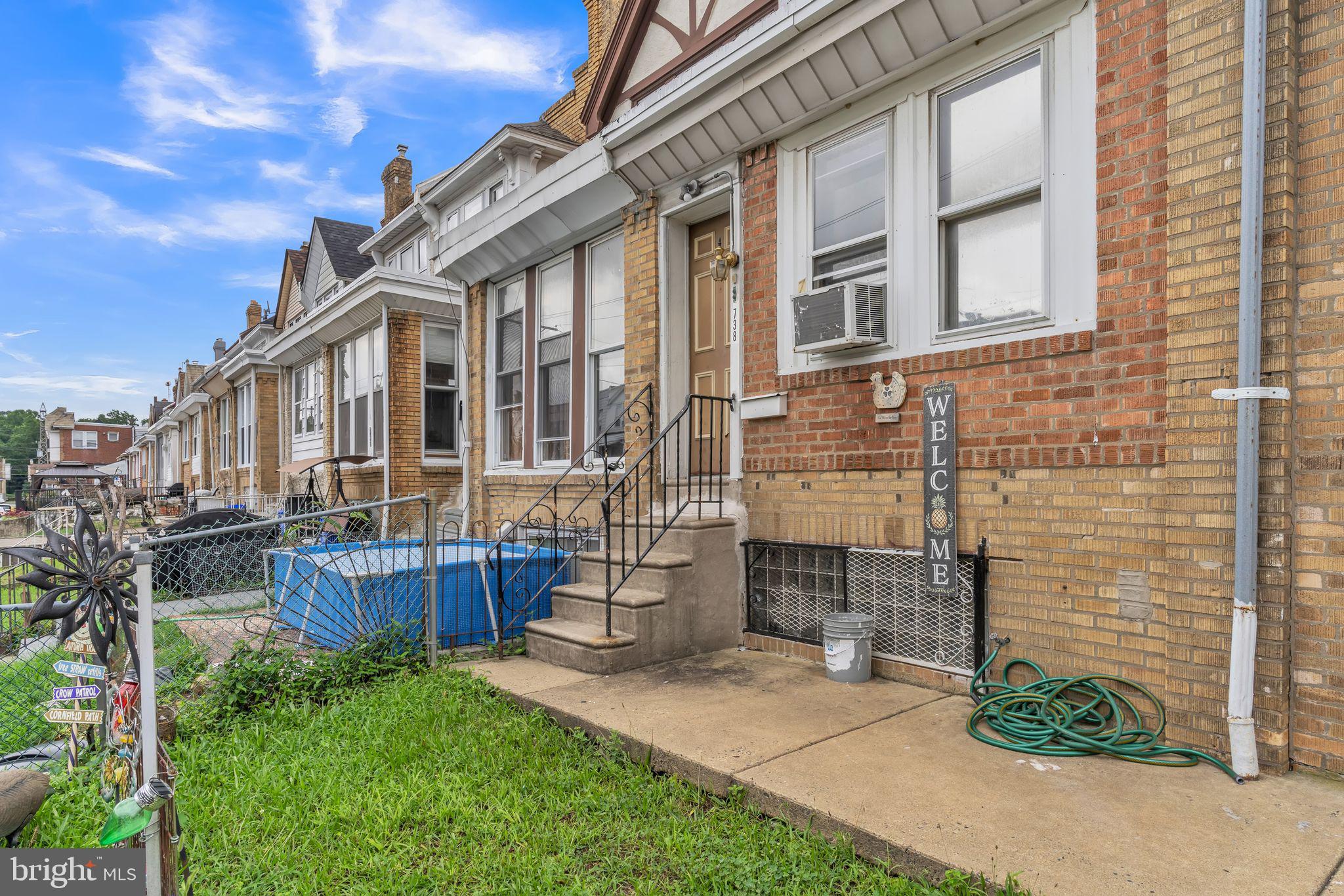 738 Herkness St