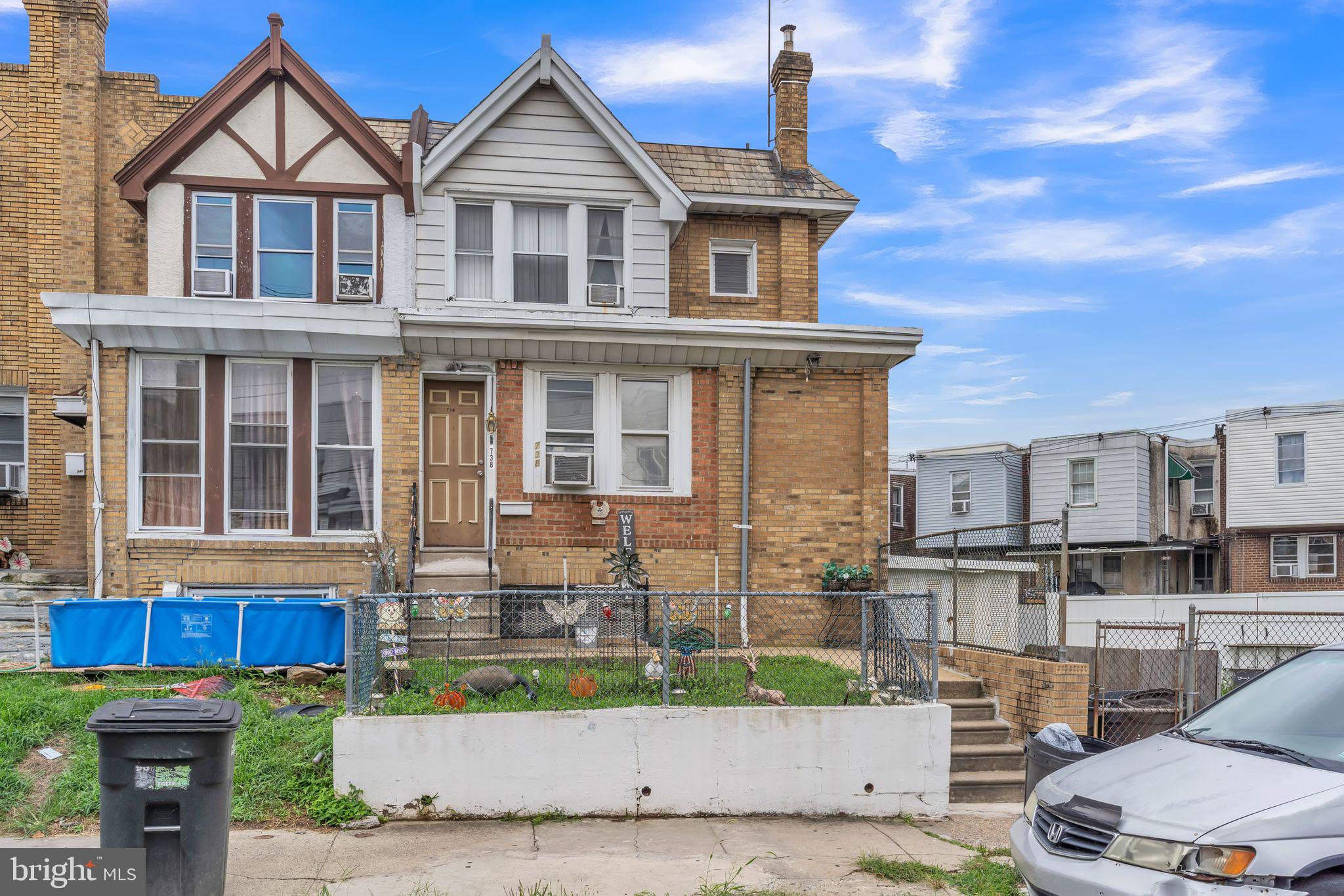 738 Herkness St