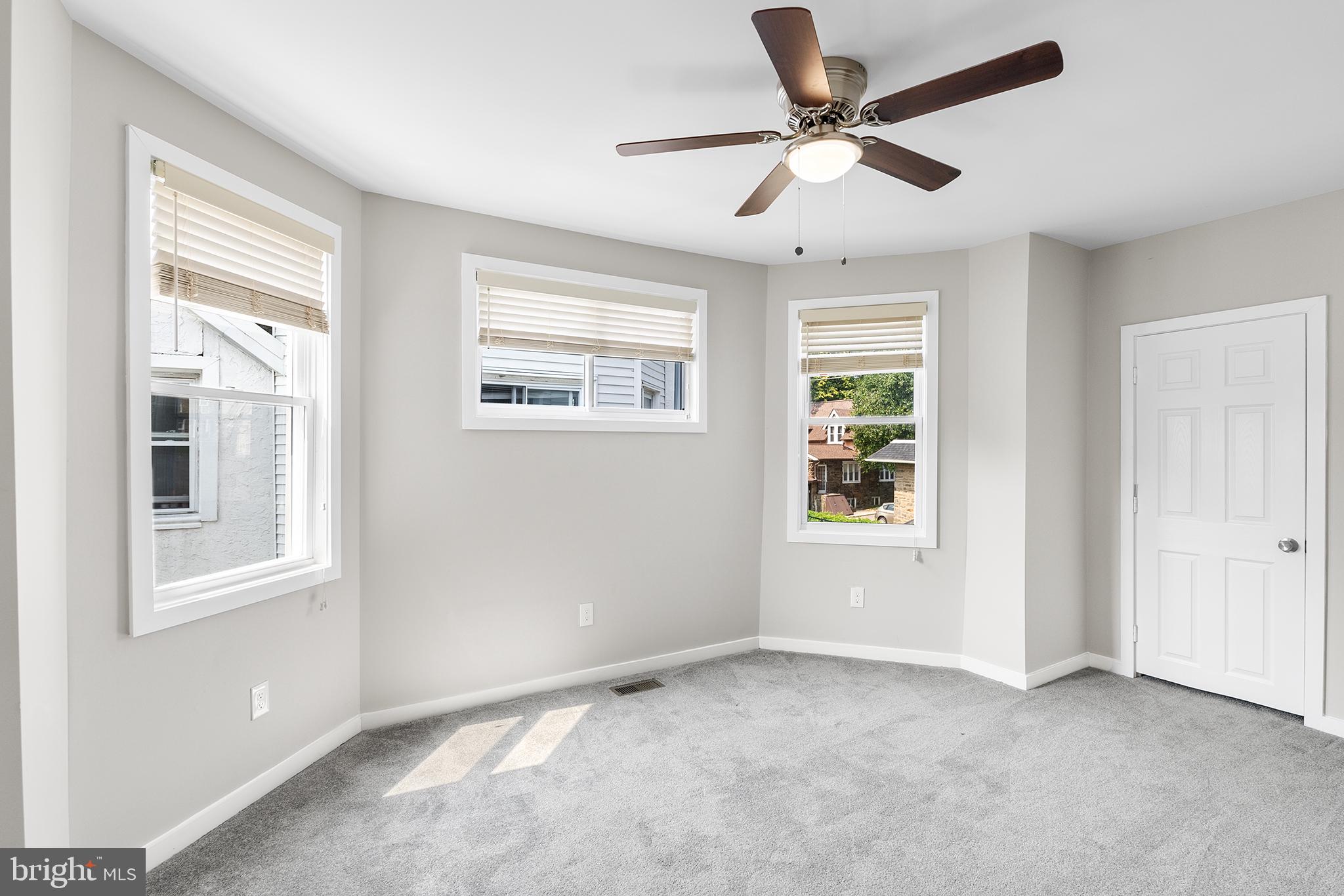 851 E Rittenhouse St