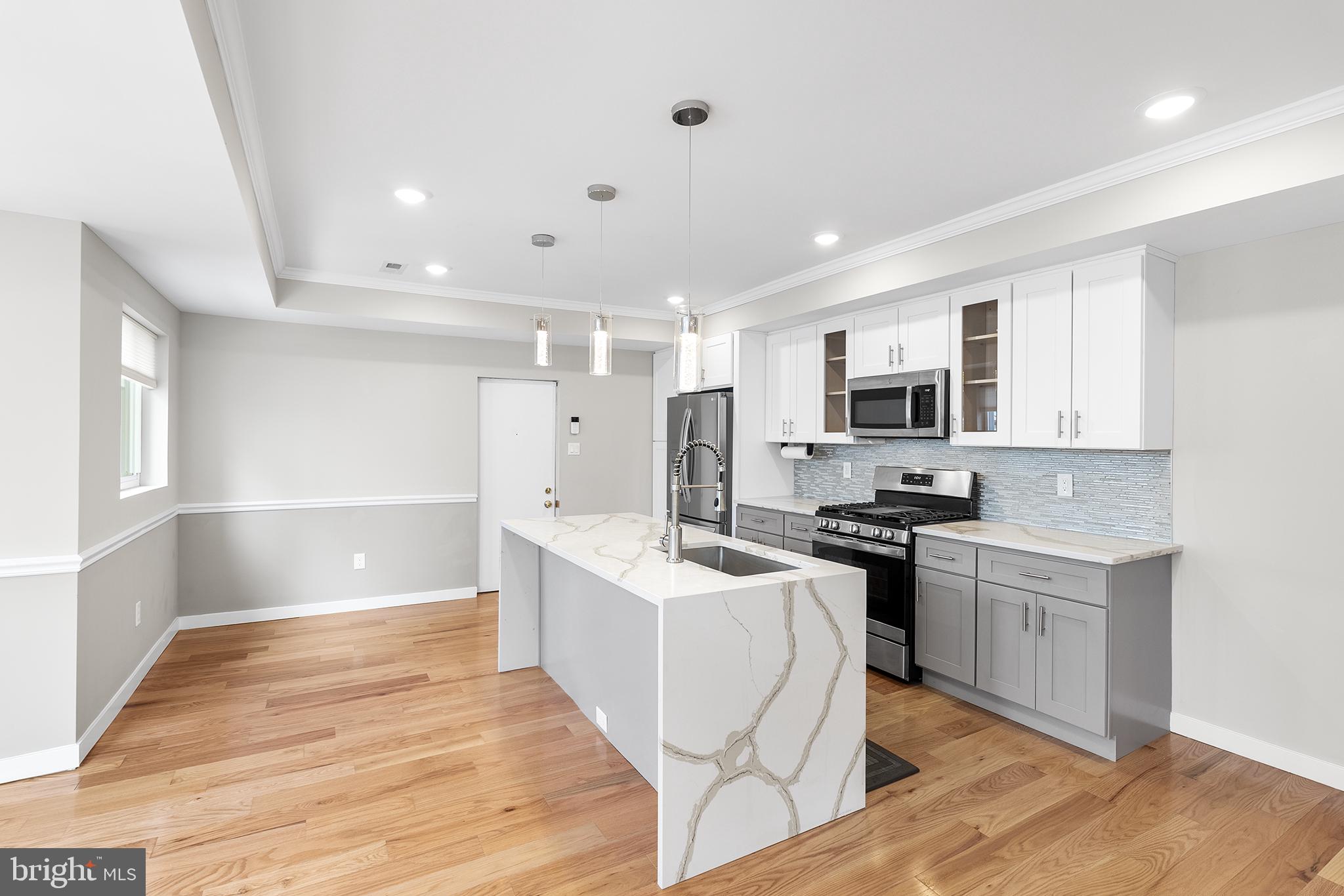 851 E Rittenhouse St