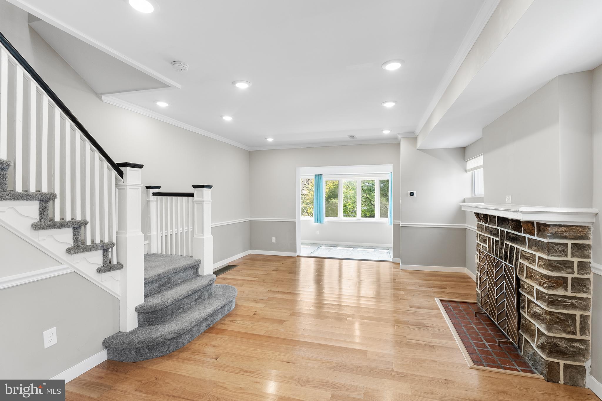 851 E Rittenhouse St