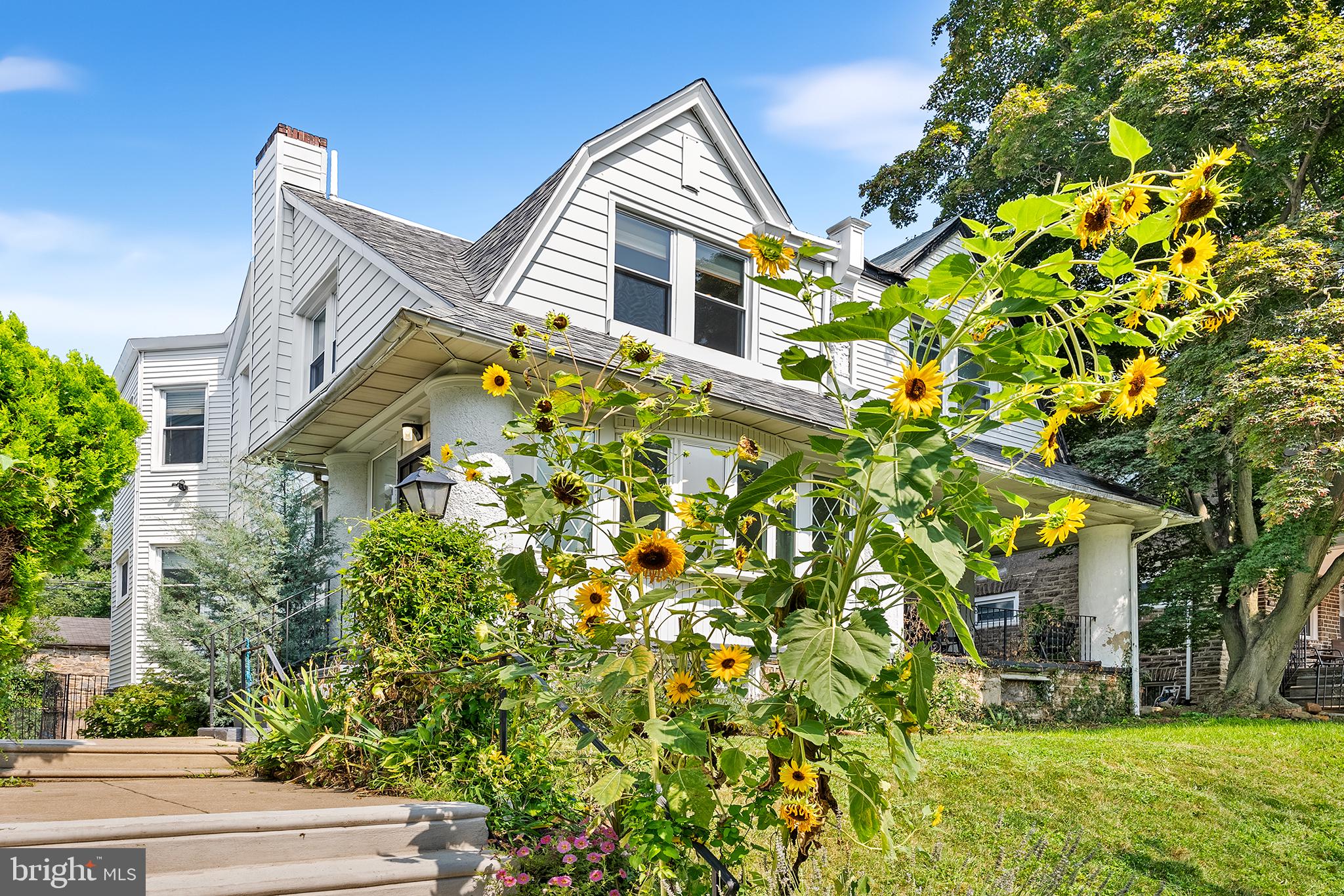 851 E Rittenhouse St