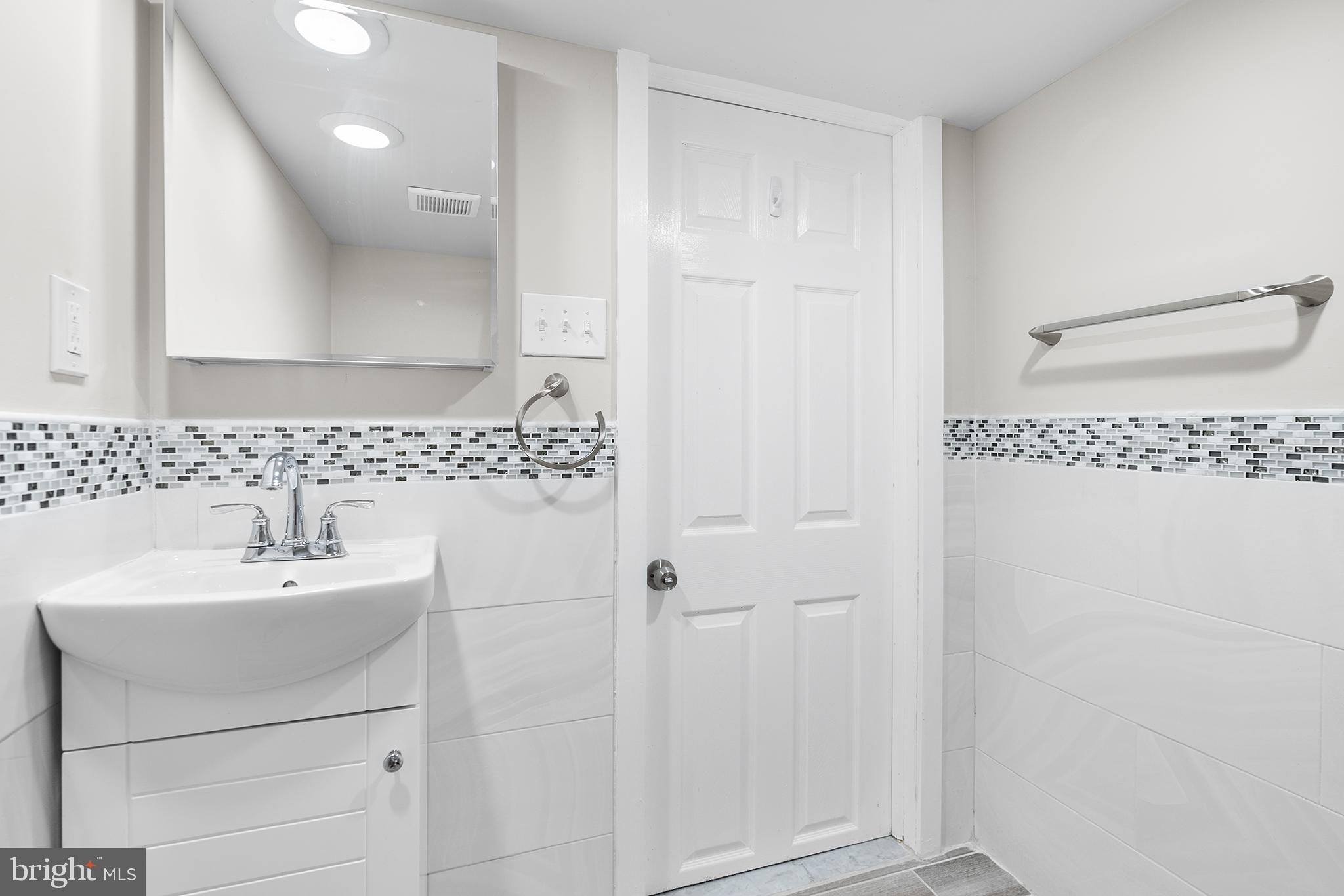 851 E Rittenhouse St