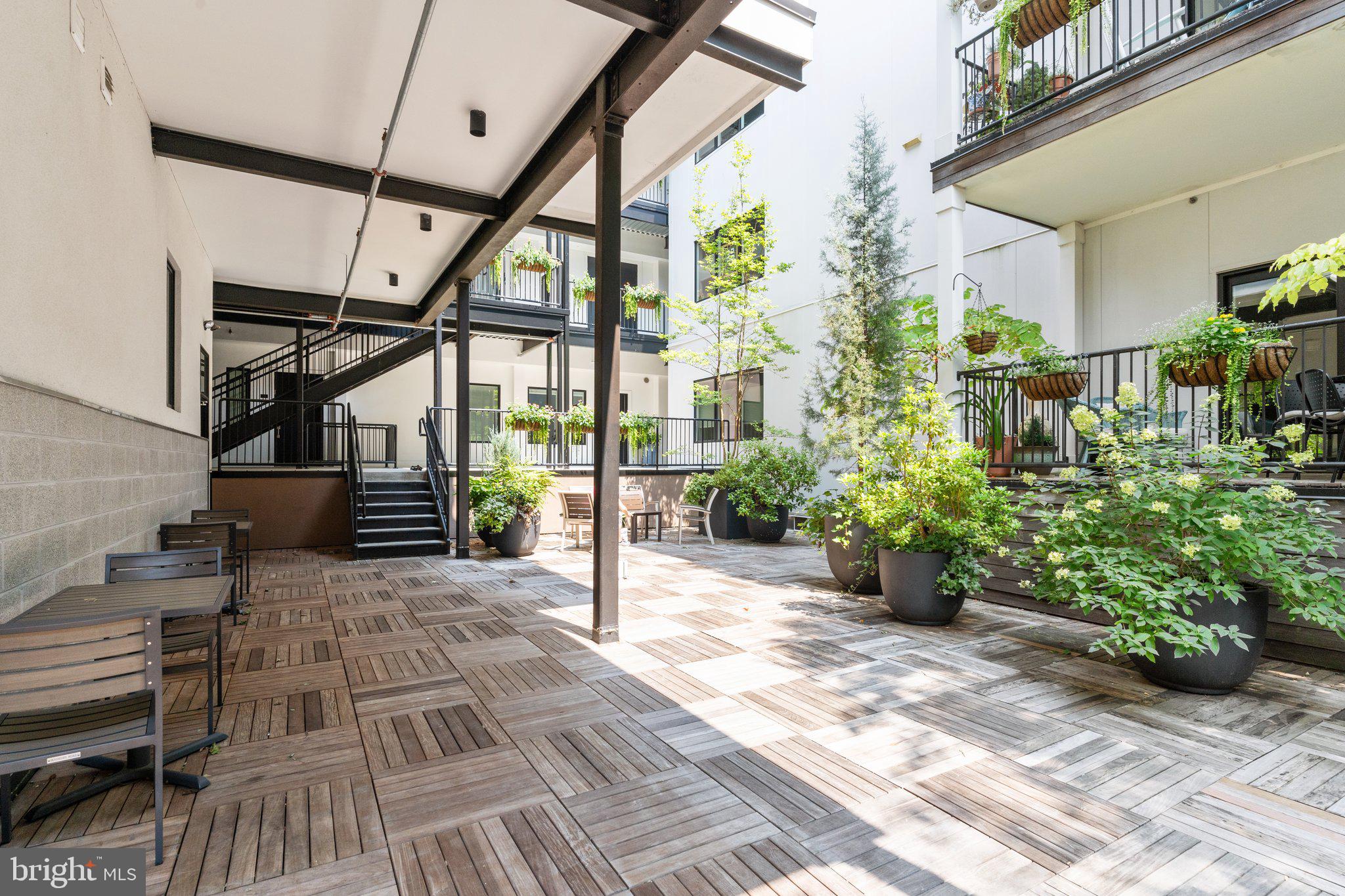 520-28 Carpenter Ln #2f