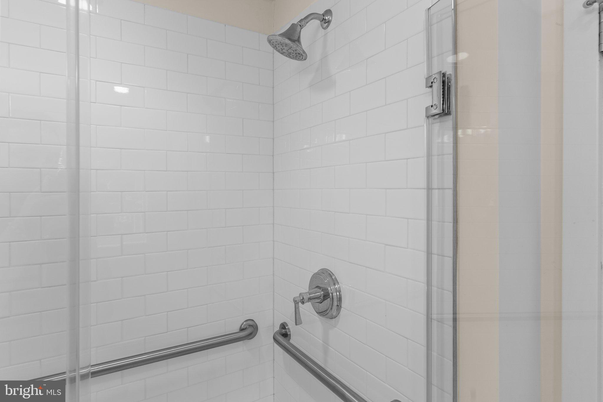 520-28 Carpenter Ln #2f