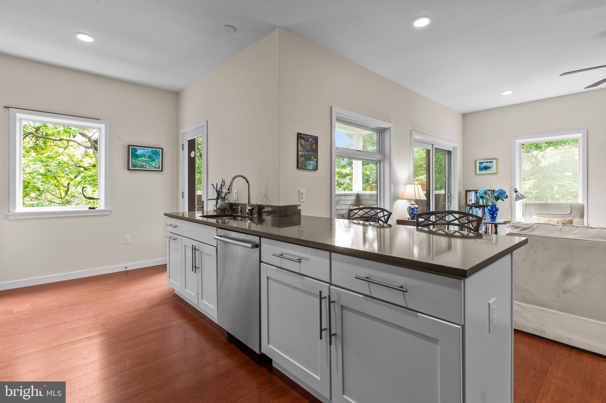 520-28 Carpenter Ln #2f