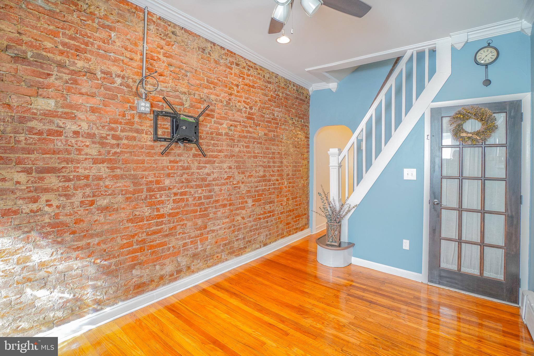 2615 E Monmouth St