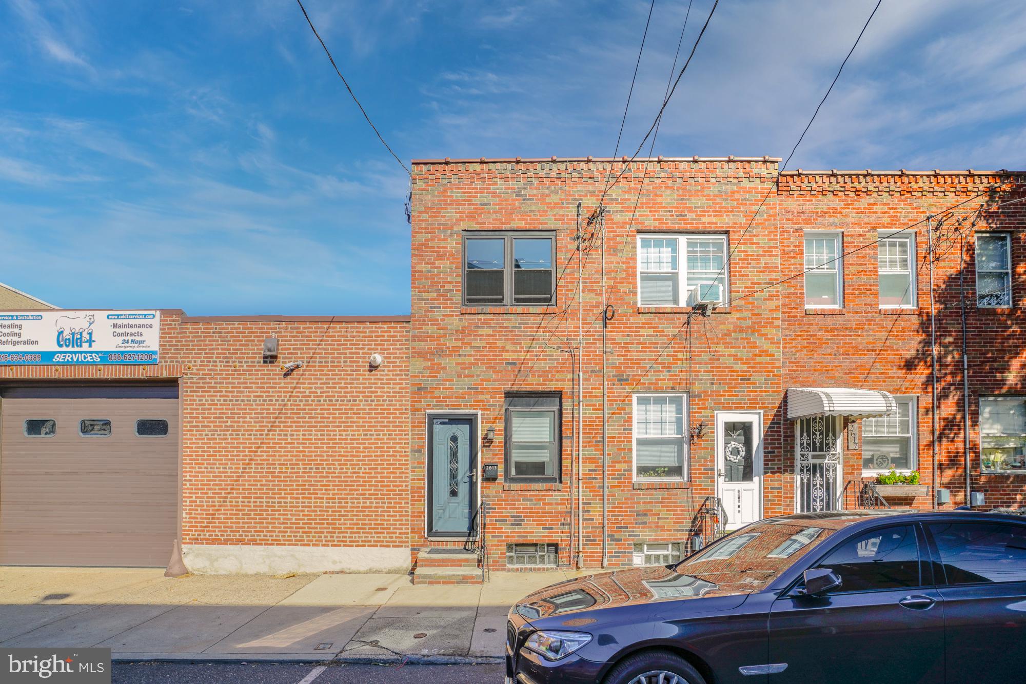 2615 E Monmouth St