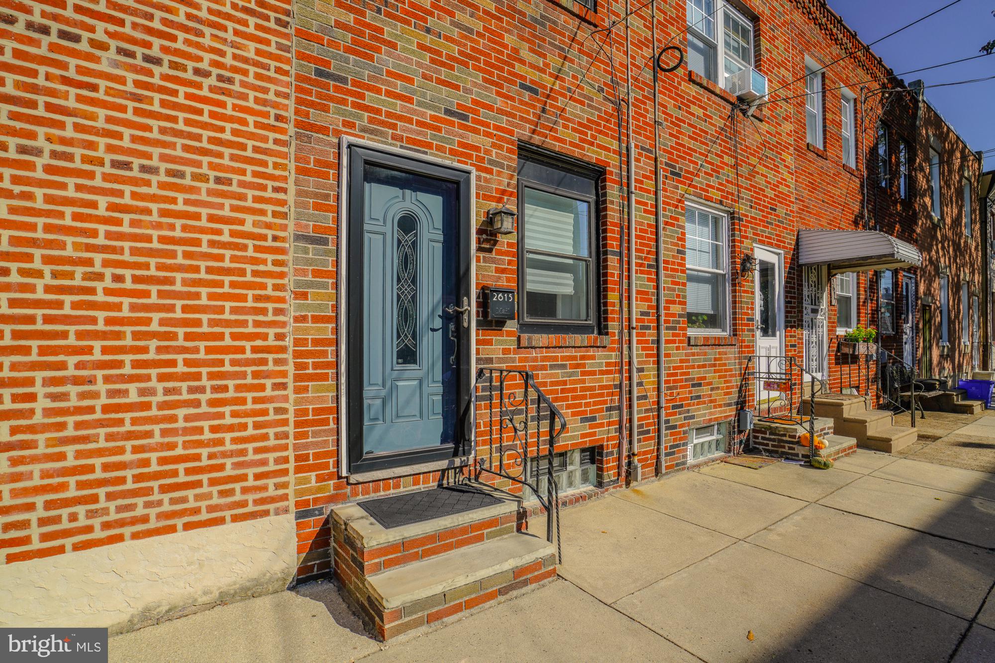 2615 E Monmouth St