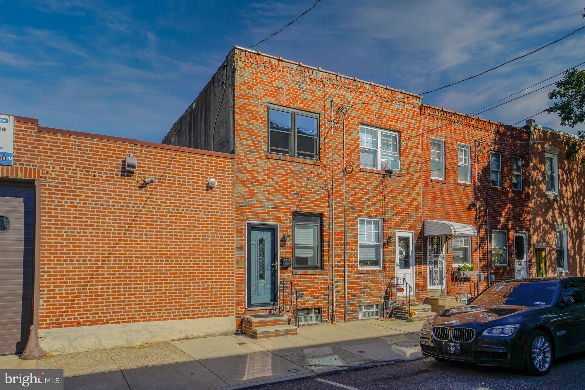 2615 E Monmouth St