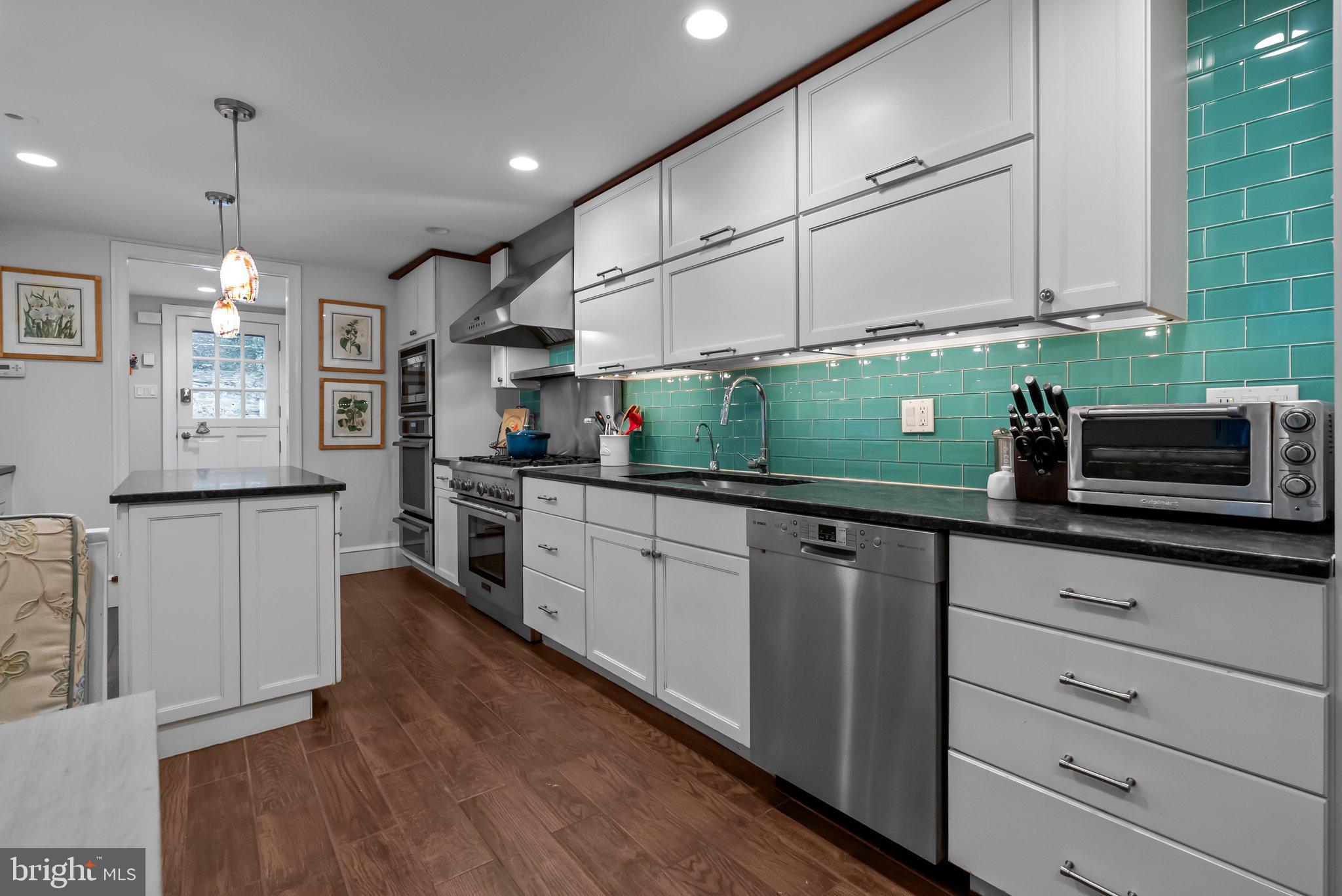 3423 Midvale Ave