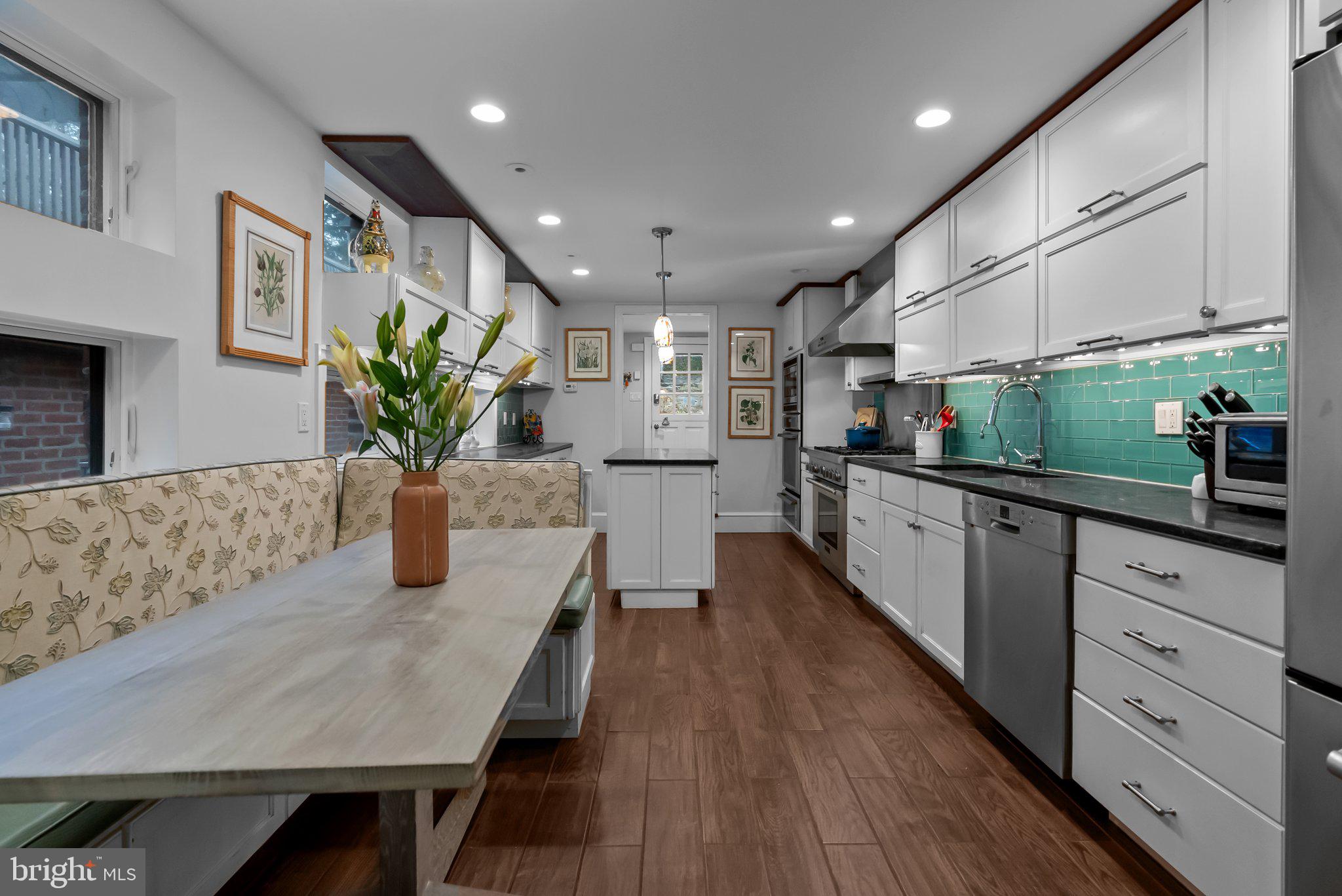 3423 Midvale Ave