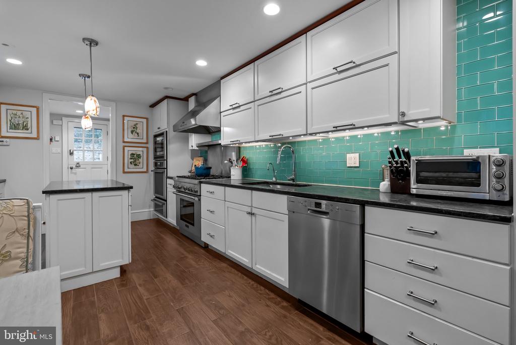 3423 Midvale Ave