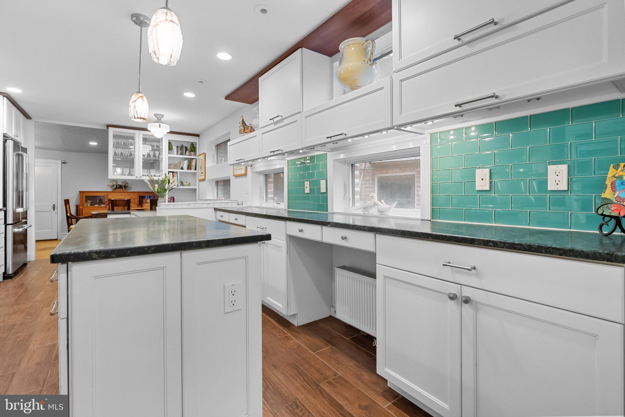 3423 Midvale Ave
