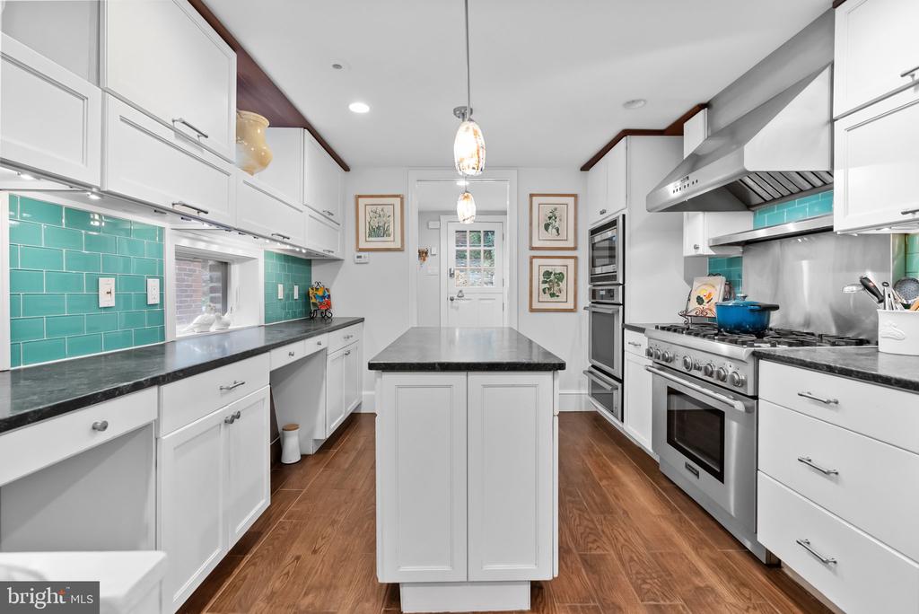 3423 Midvale Ave