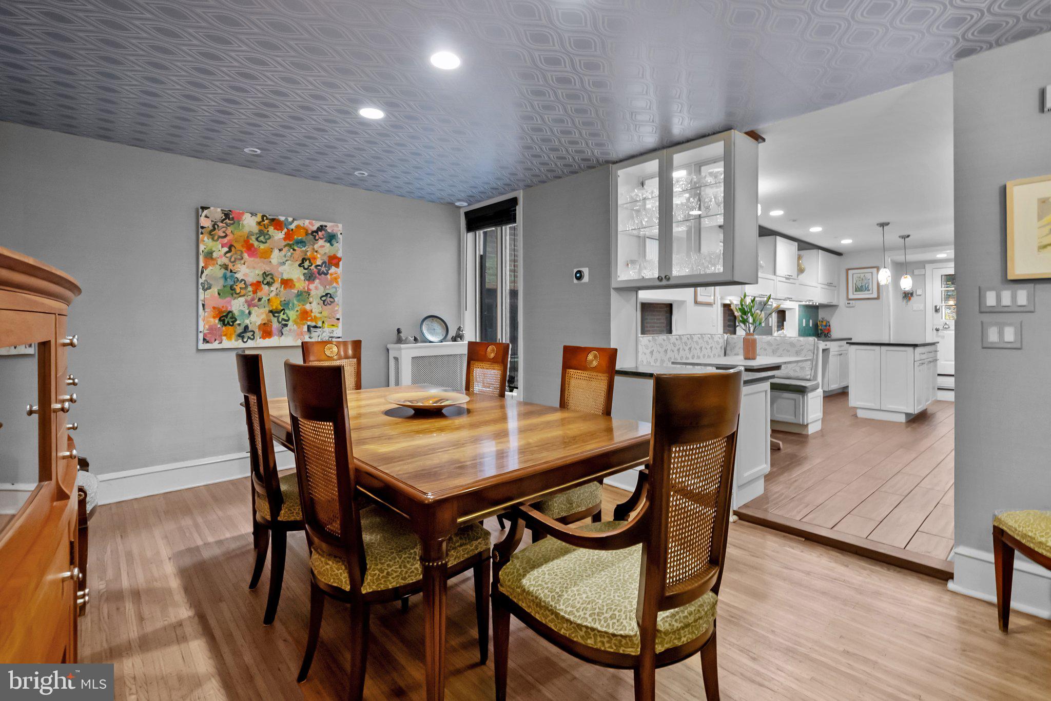 3423 Midvale Ave