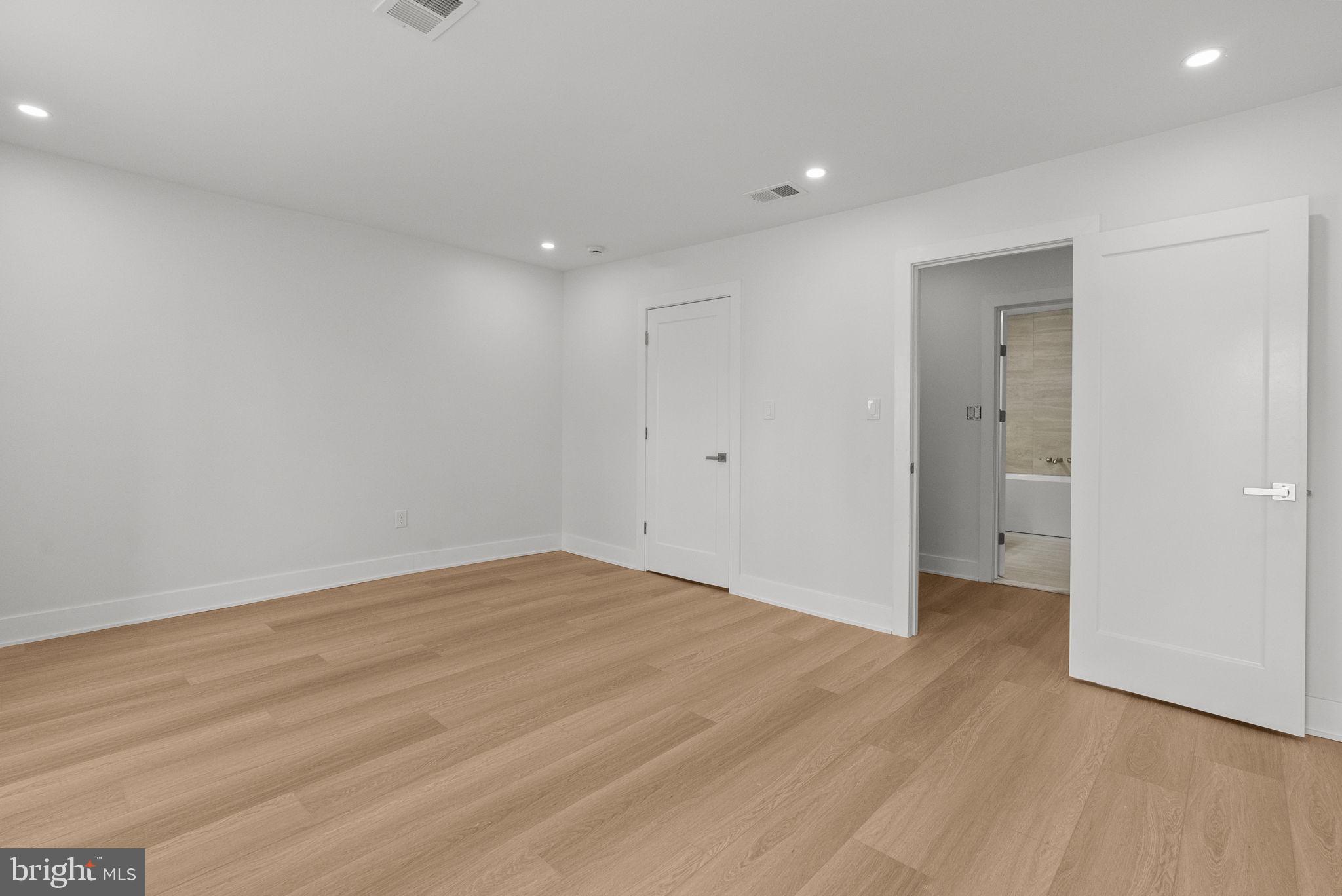 226 W Rittenhouse St