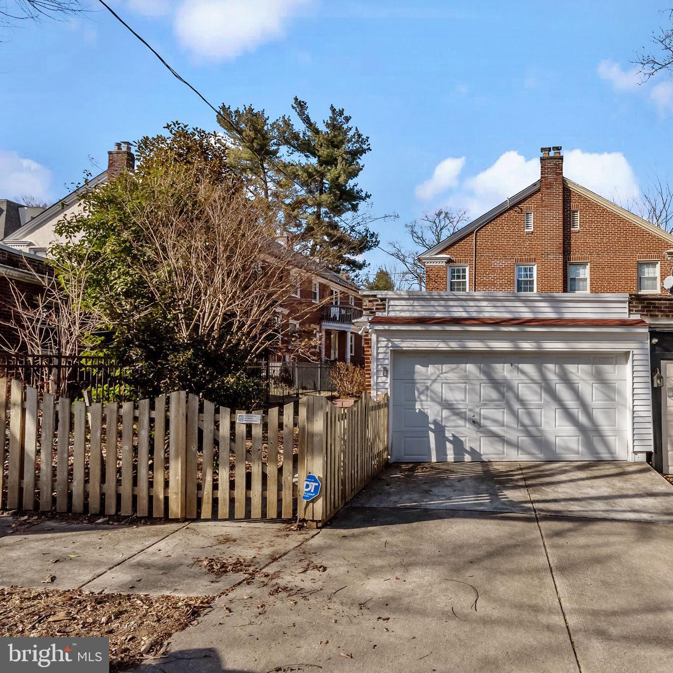 502 Arbutus St