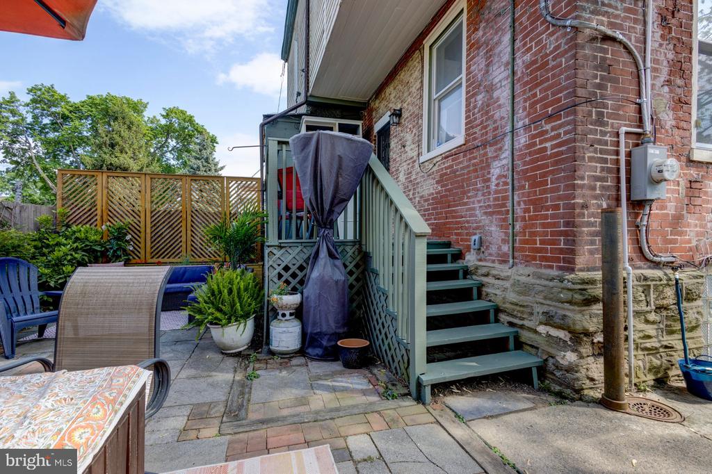 7141 Chew Ave