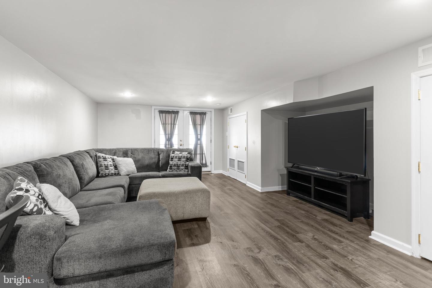 3306 Fairdale Rd