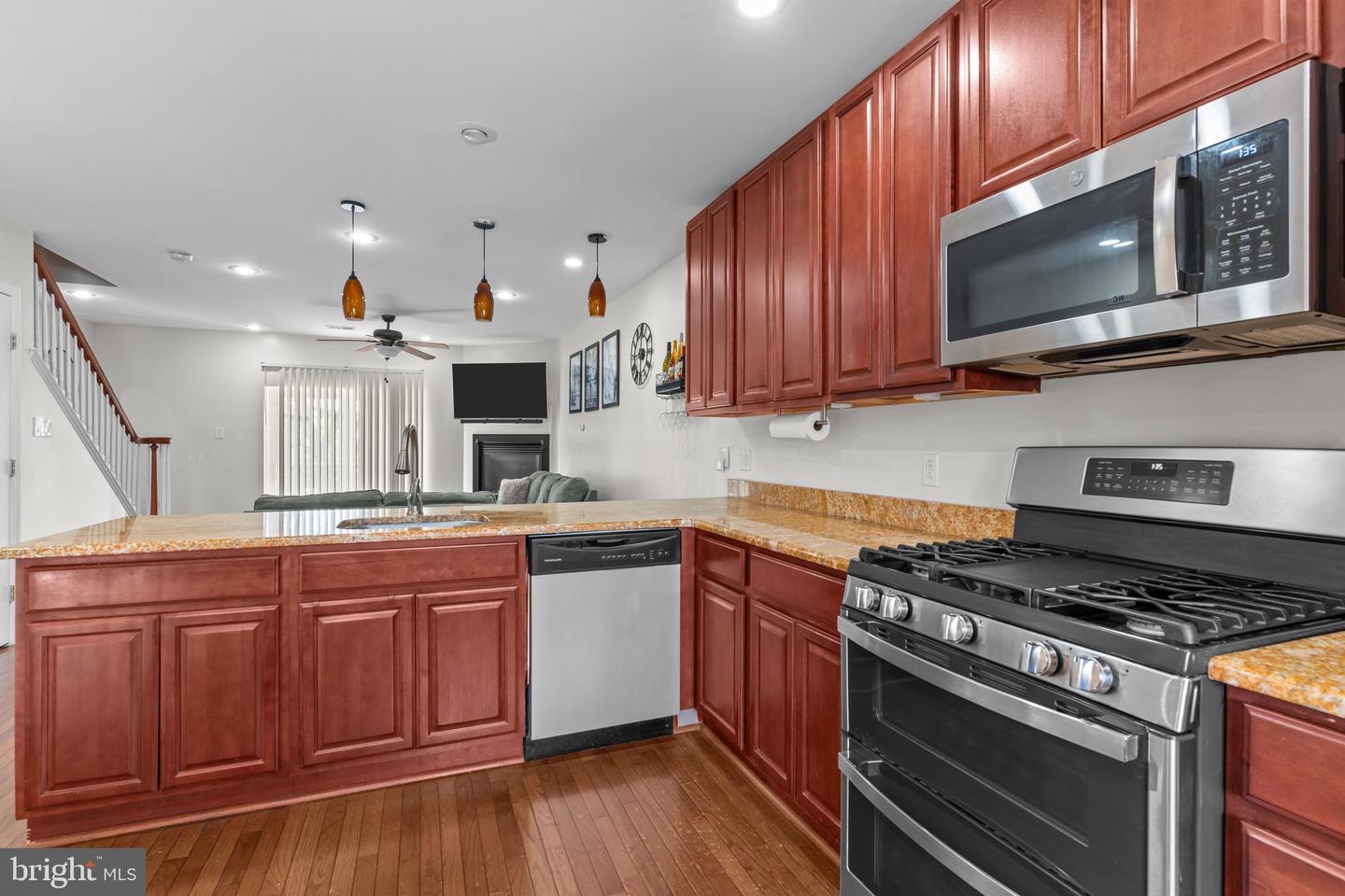 3306 Fairdale Rd
