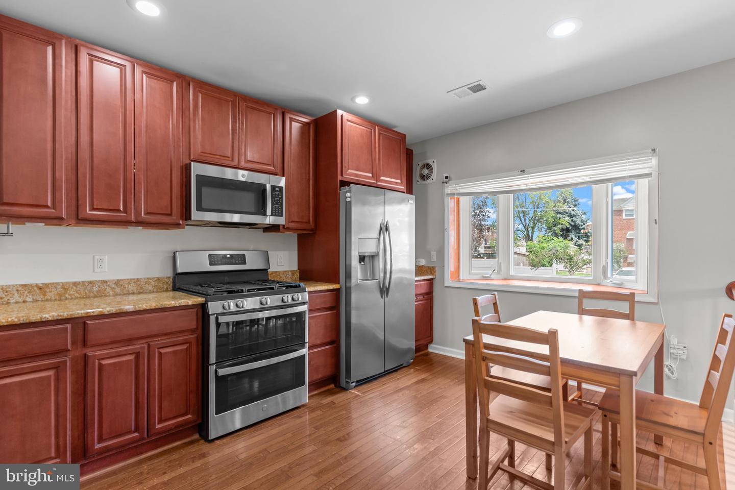 3306 Fairdale Rd