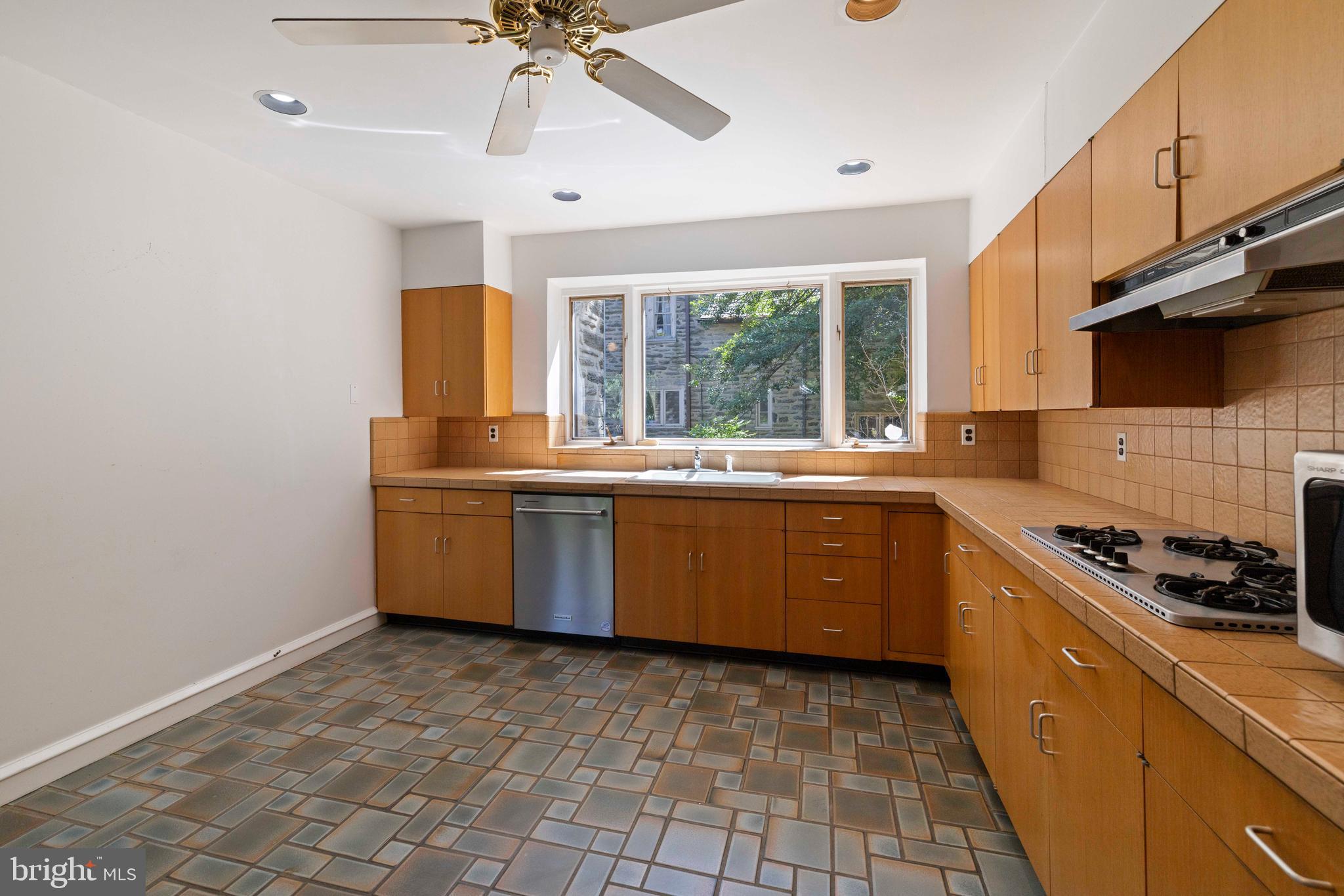 7206 MCCALLUM STREET