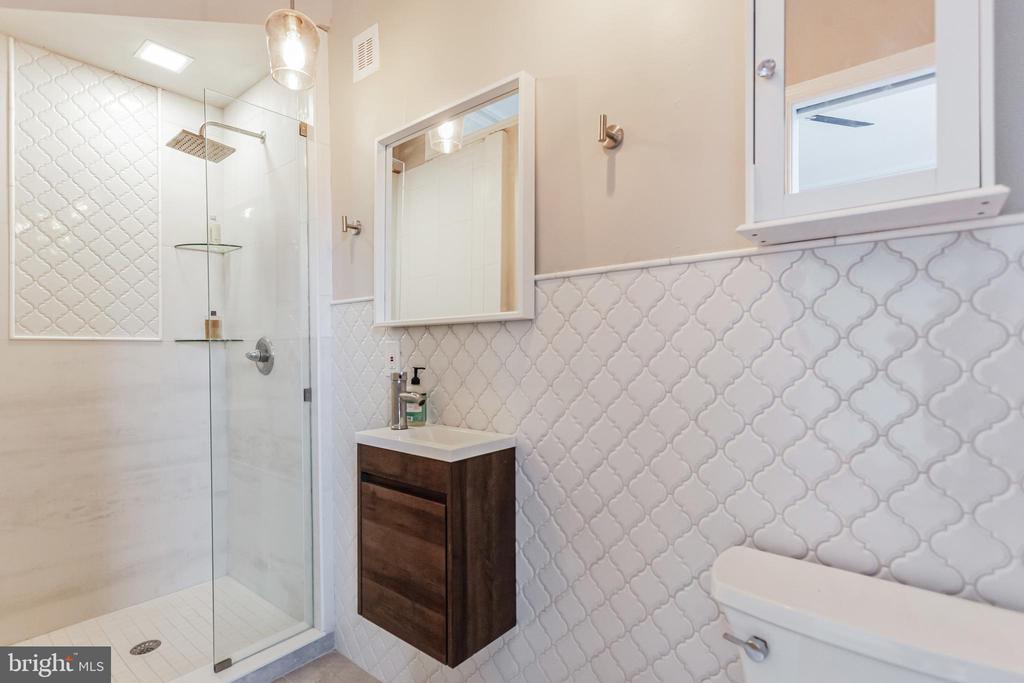 225 W TULPEHOCKEN STREET 2R