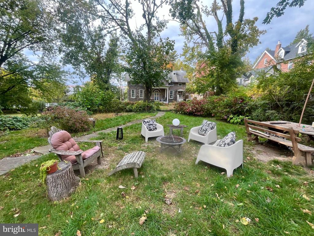225 W TULPEHOCKEN STREET 2R