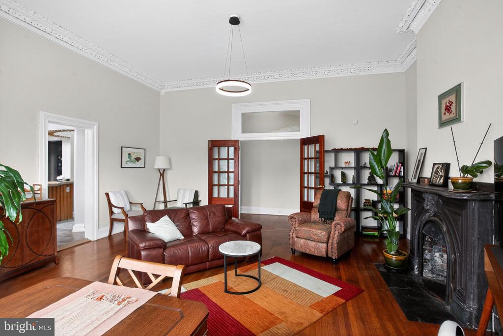 225 W TULPEHOCKEN STREET 2R
