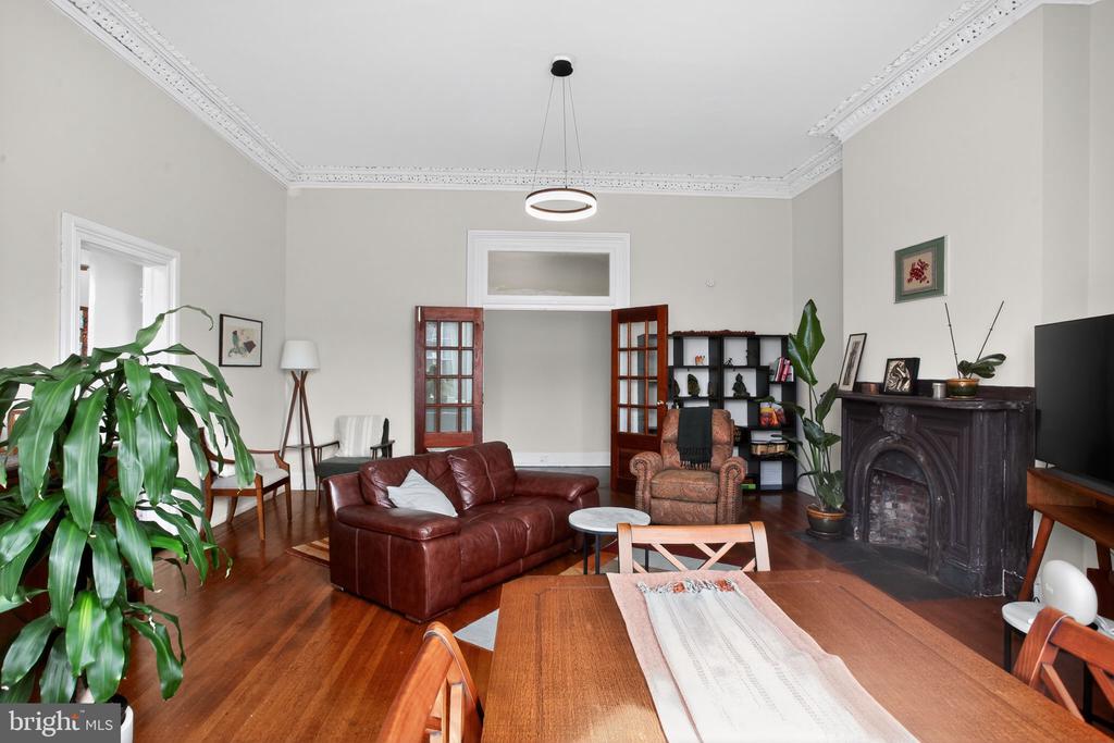 225 W TULPEHOCKEN STREET 2R