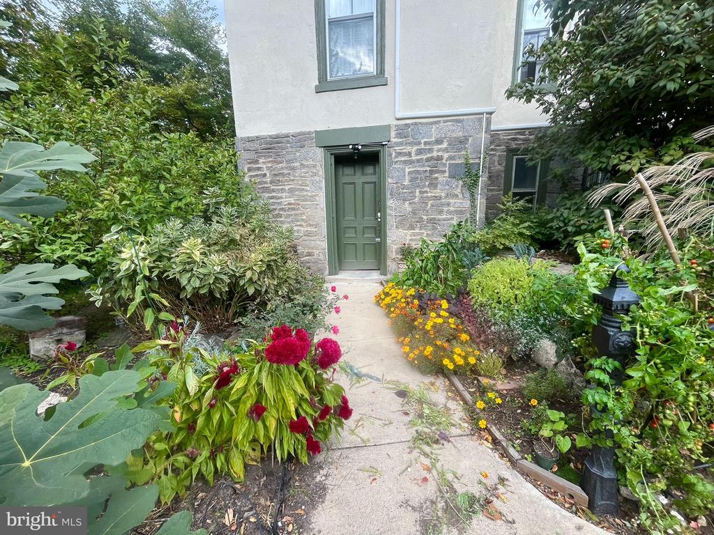 225 W TULPEHOCKEN STREET 2R