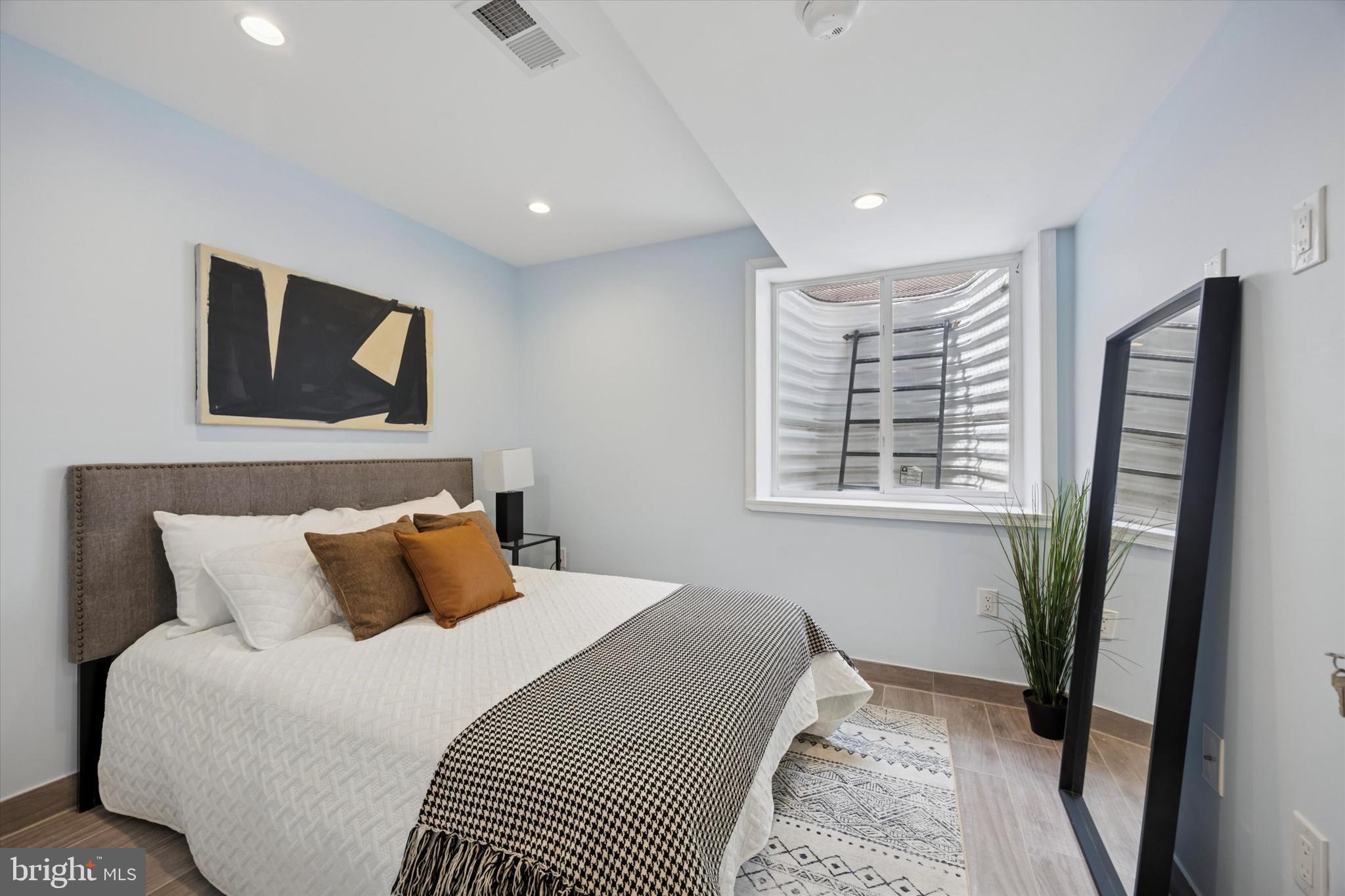 2220 E HAROLD STREET