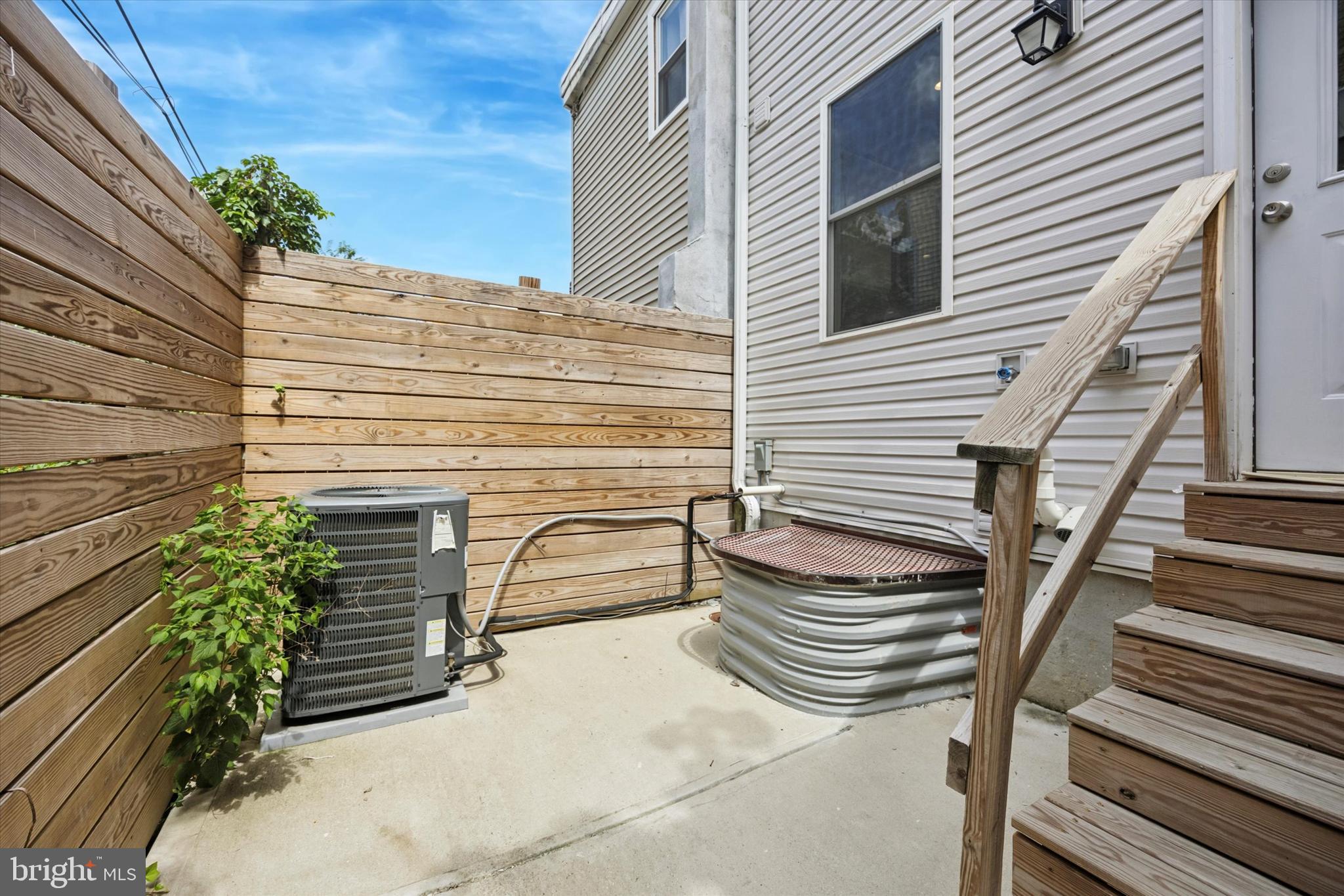 2220 E HAROLD STREET