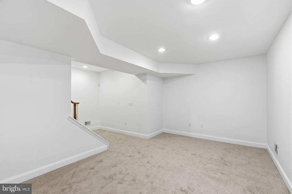 6622 LINCOLN DRIVE