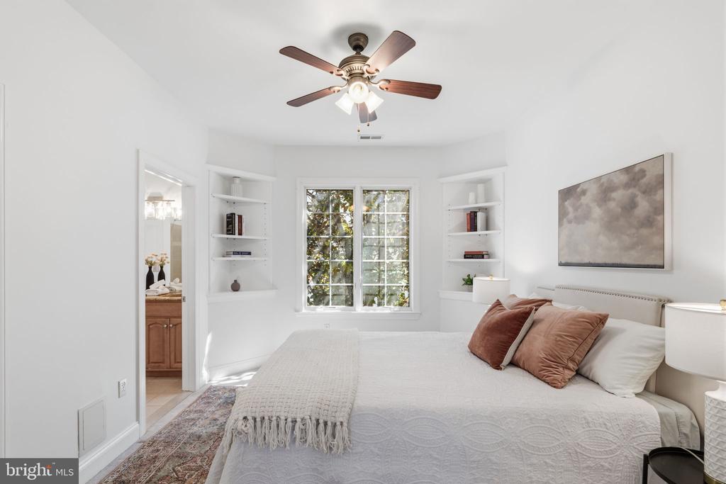 6622 LINCOLN DRIVE