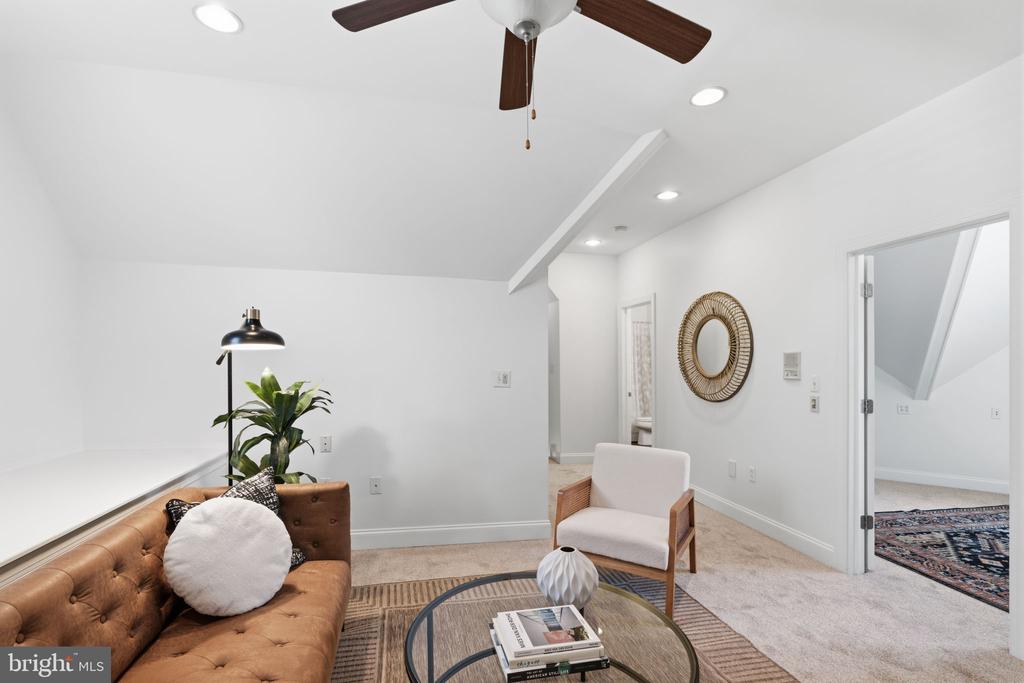 6622 LINCOLN DRIVE