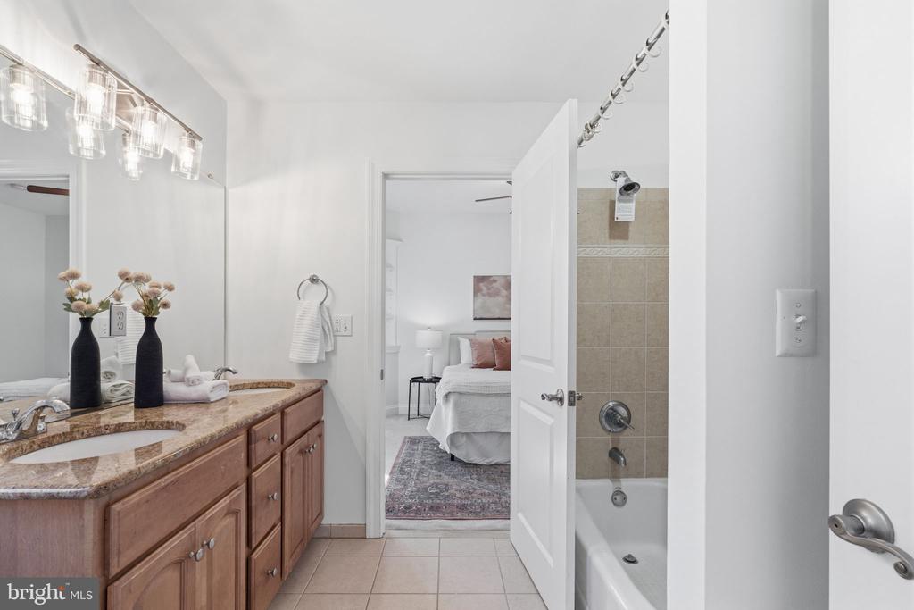6622 LINCOLN DRIVE