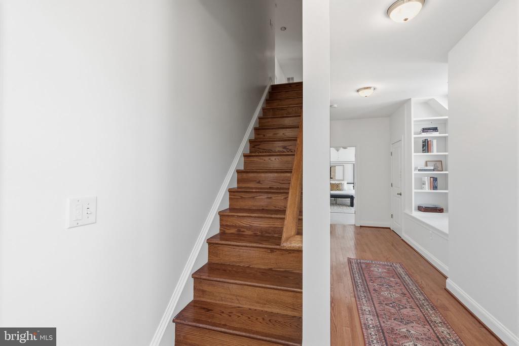 6622 LINCOLN DRIVE