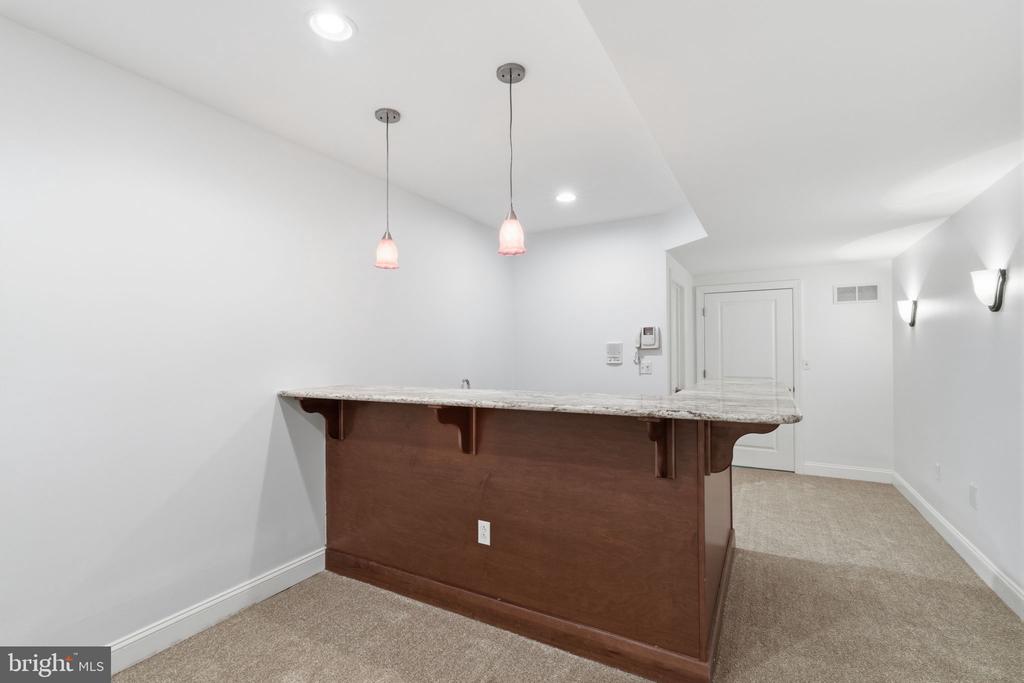 6622 LINCOLN DRIVE