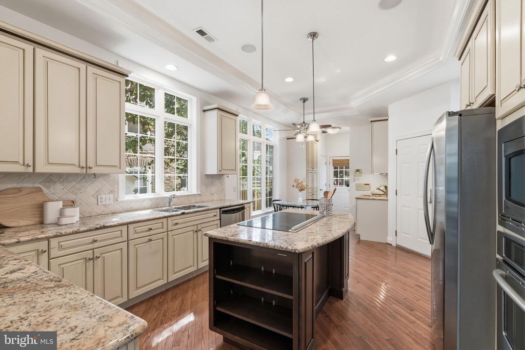 6622 LINCOLN DRIVE